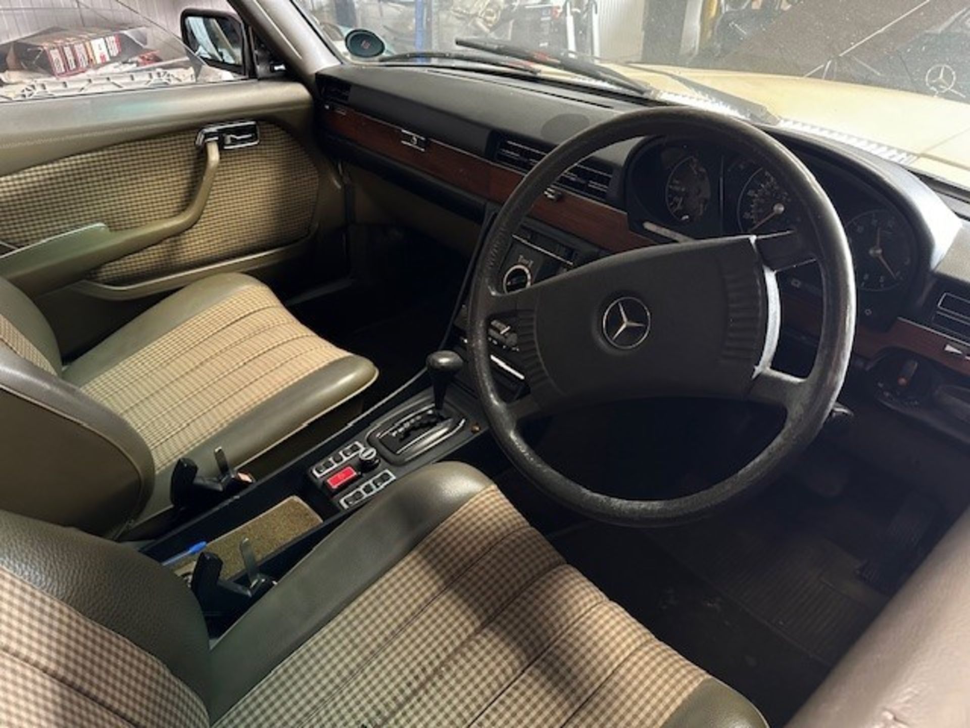 1977 Mercedes-Benz 280 SE Being sold without reserve Registration number TYX 434S Chassis number - Image 3 of 35