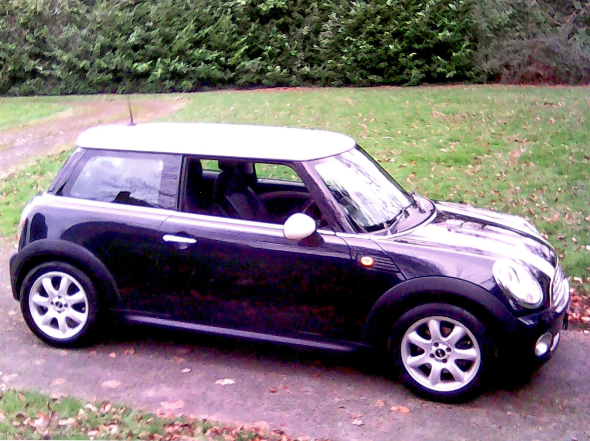 2007 Mini Cooper Registration number HX07 WGF Chassis number WMWMF32000TL66213 Engine number - Image 3 of 7