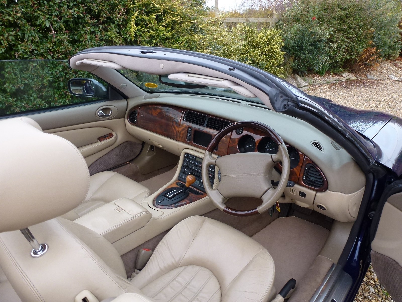 2001 Jaguar XK8 Convertible Being sold without reserve Registration number Y708 OLB Blue with a - Image 5 of 5