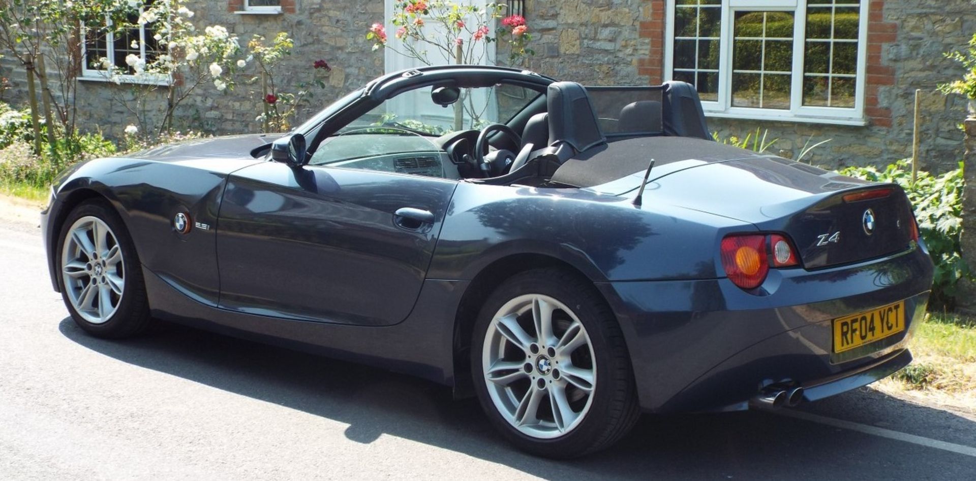 2004 BMW Z4 SE Registration number RF04 YCT Dark blue metallic with a black leather interior - Image 2 of 2