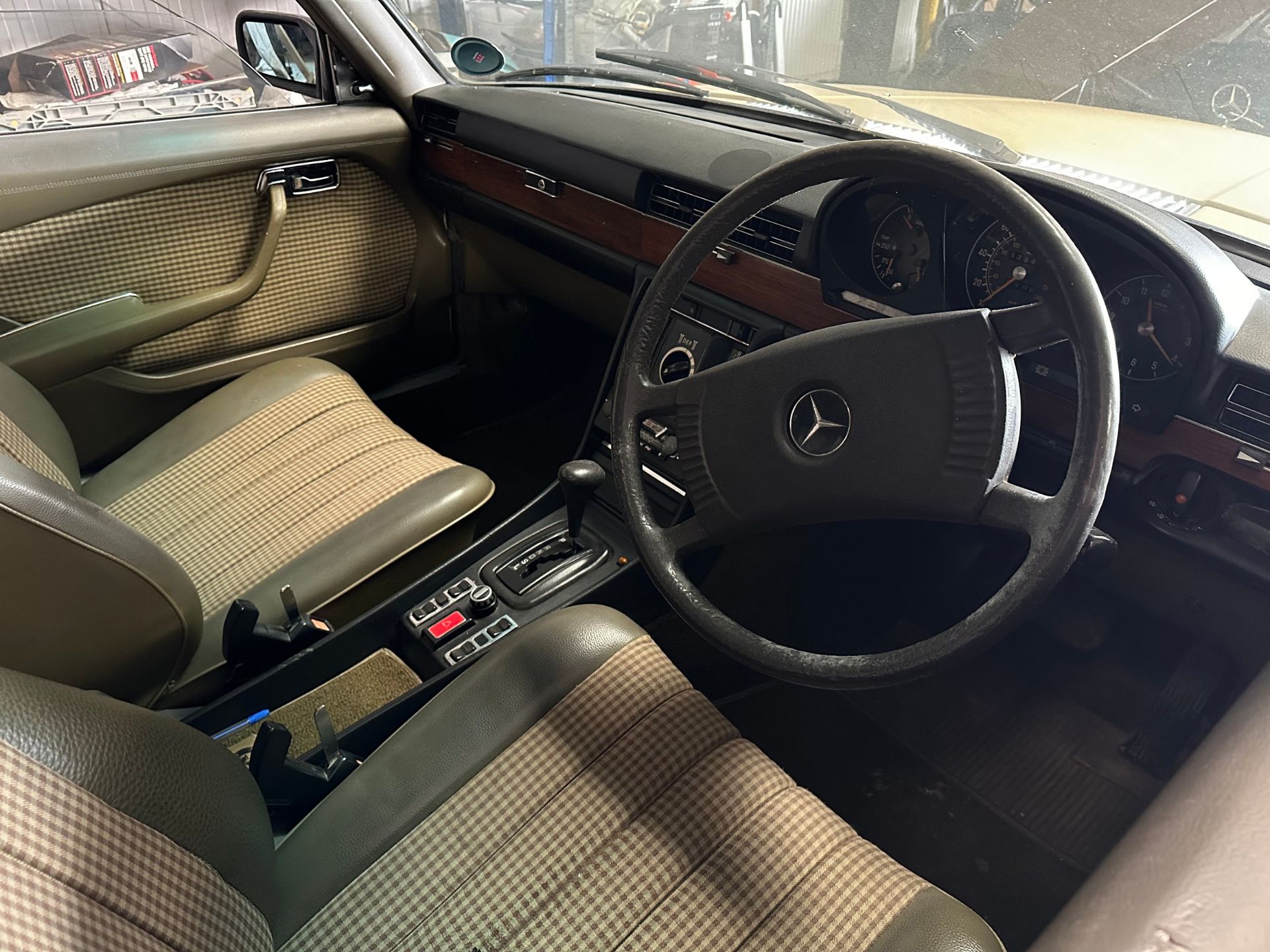 1977 Mercedes-Benz 280 SE Being sold without reserve Registration number TYX 434S Chassis number - Image 14 of 35