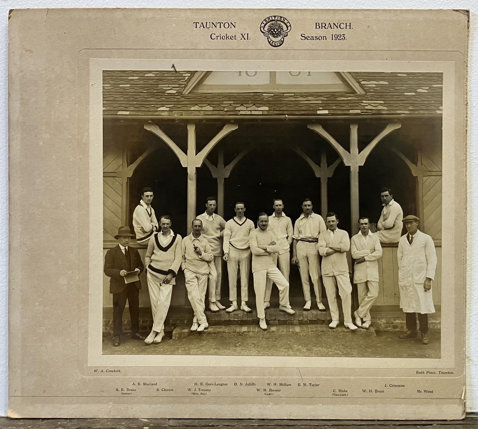 A photograph of the Taunton United Banks Cricket Club 1926, 34 x 44 cm, and assorted other vintage - Bild 7 aus 7