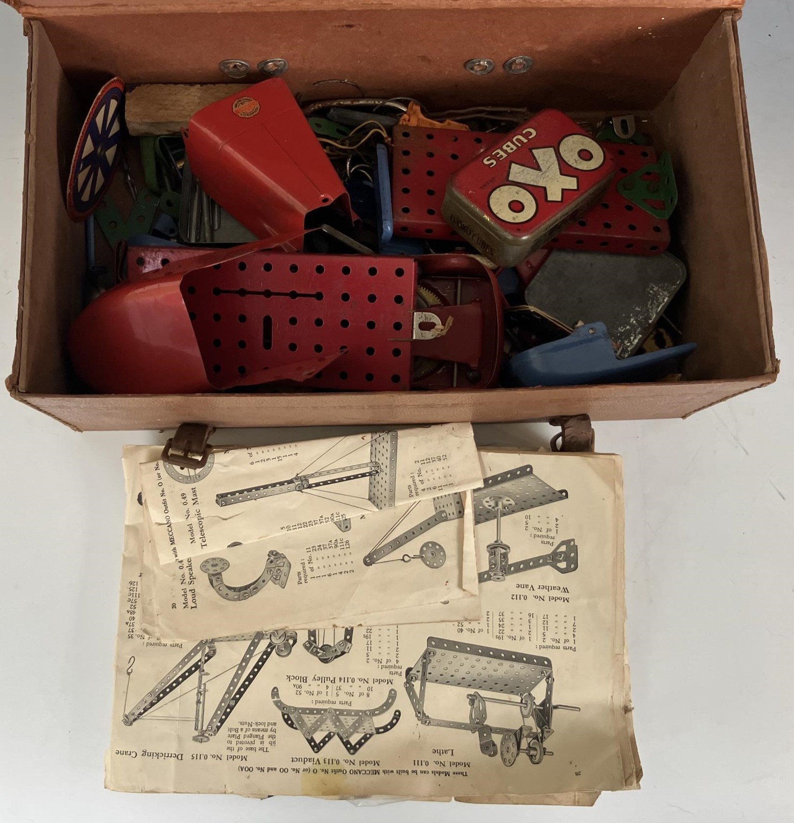 A painted vintage horse racing game and assorted Meccano (box) - Bild 3 aus 3