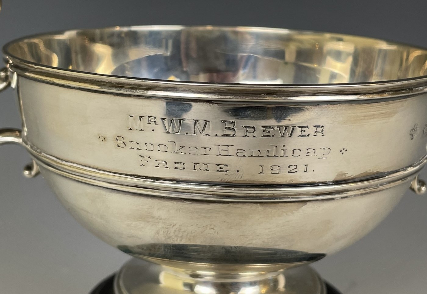 An Edward VII silver trophy cup, inscribed Mr W M Brewer, Snooker Handicap 1921, London 1902, on - Image 3 of 7