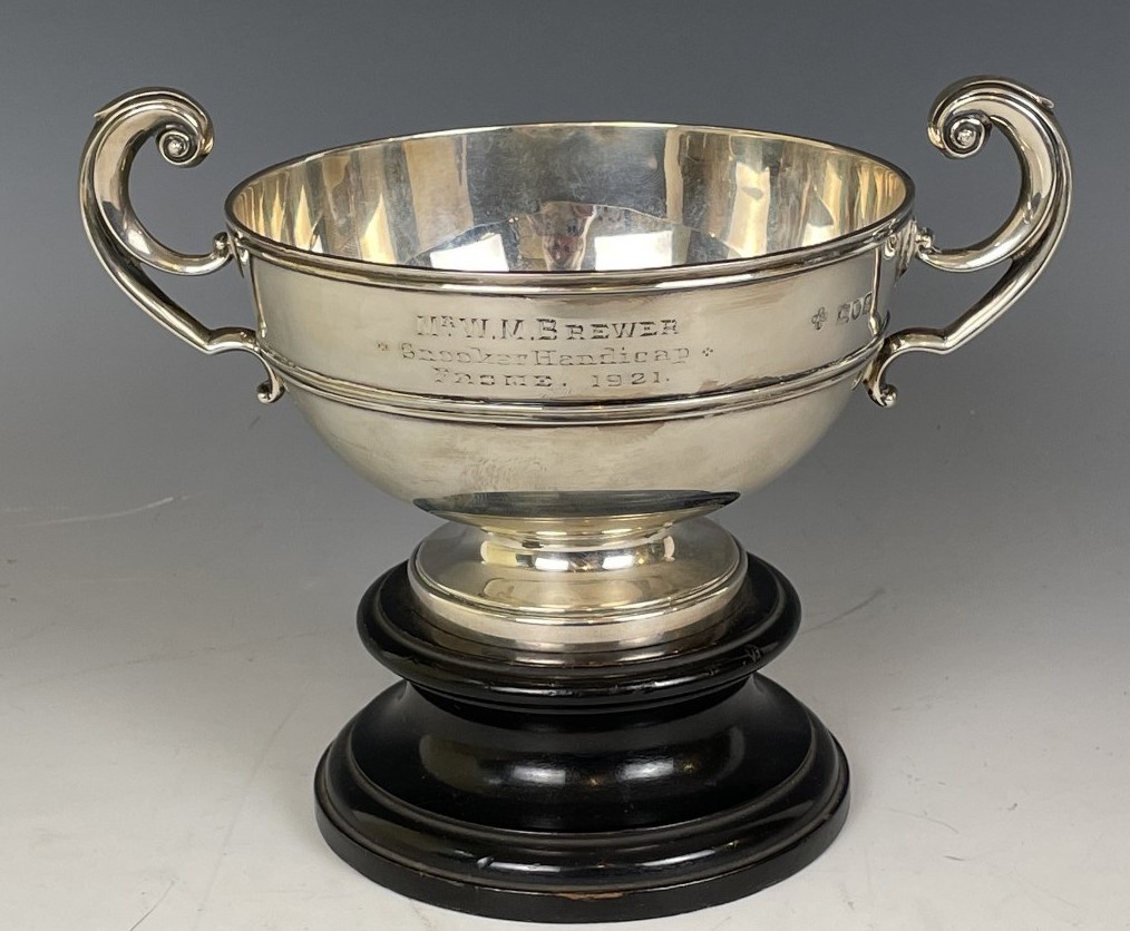 An Edward VII silver trophy cup, inscribed Mr W M Brewer, Snooker Handicap 1921, London 1902, on