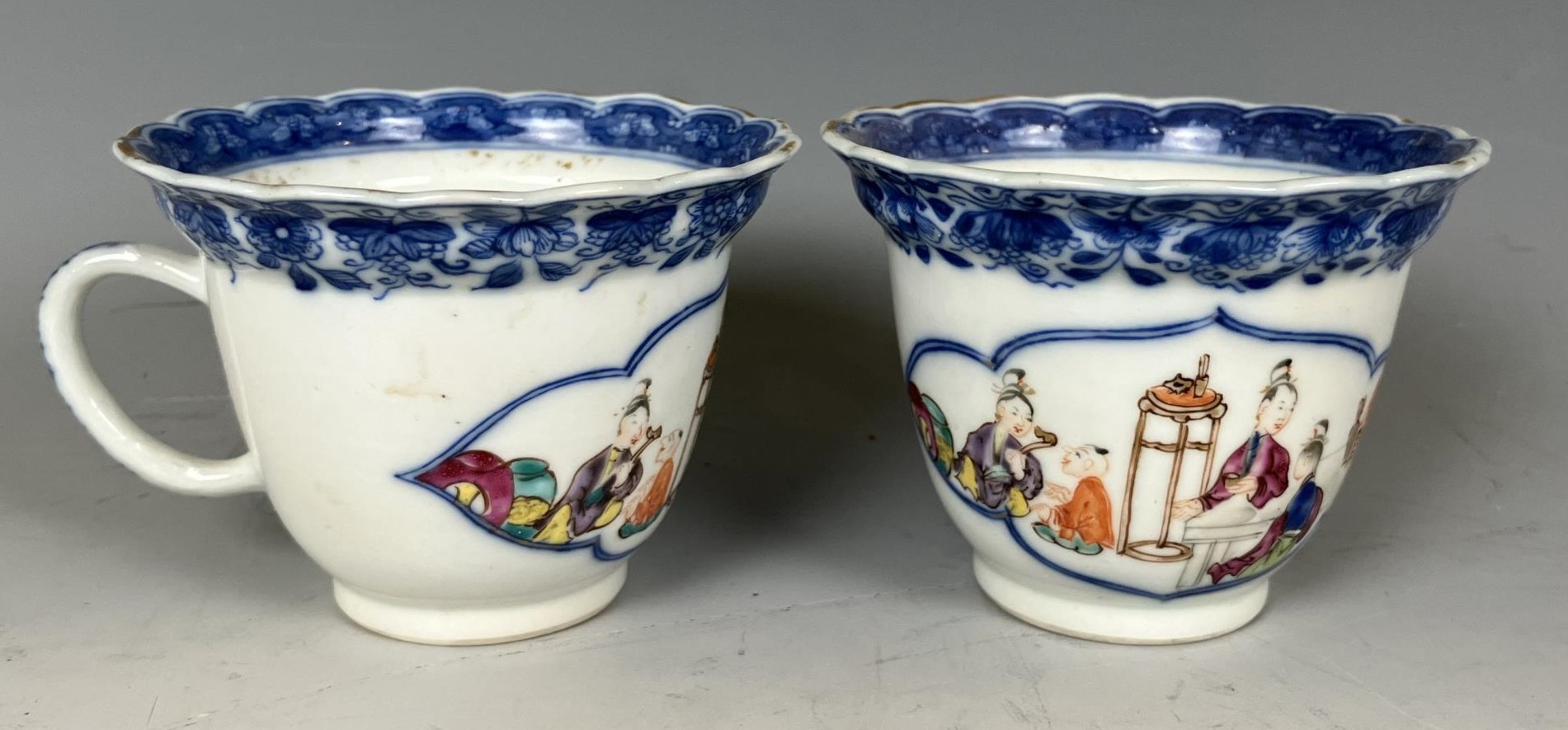 A pair of Chinese famille verte spill vases, decorated figures, with pierced decoration, 11 cm high, - Image 7 of 8