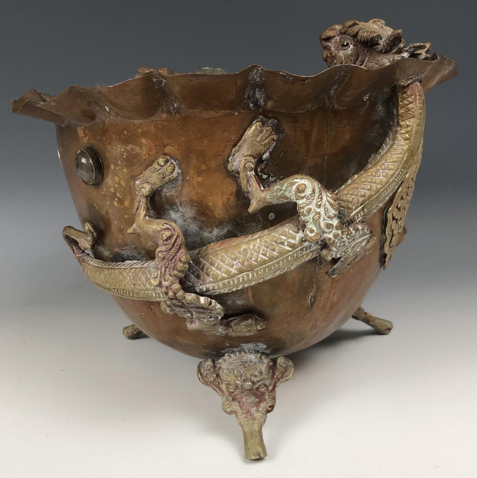 An Eastern brass oil lamp, 60 cm wide, and a brass and copper vase, decorated dragons, 49 cm high - Image 10 of 13