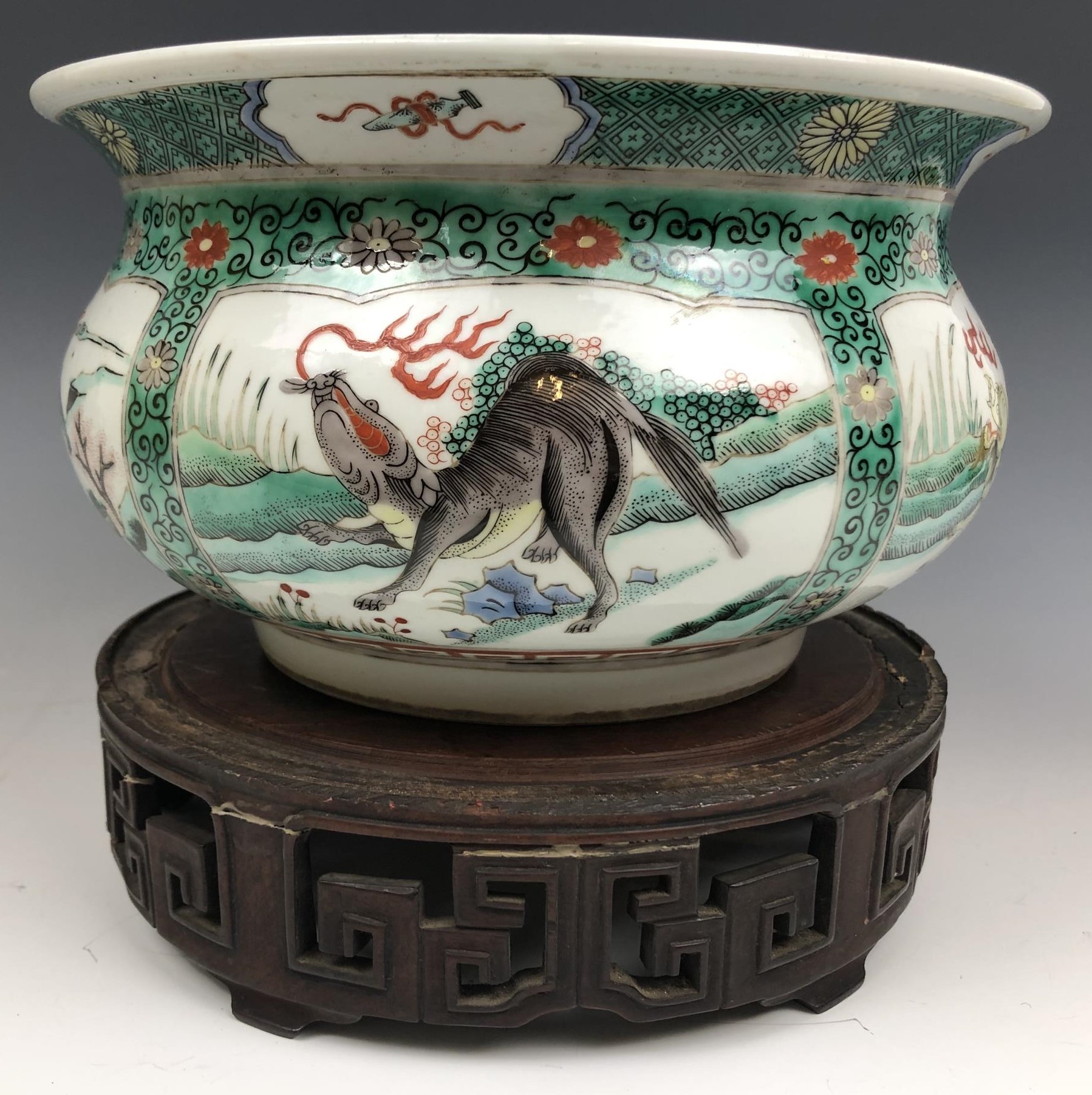 A Chinese famille verte bowl, decorated beasts, six character mark to base, 20 cm diameter, on a - Image 4 of 9