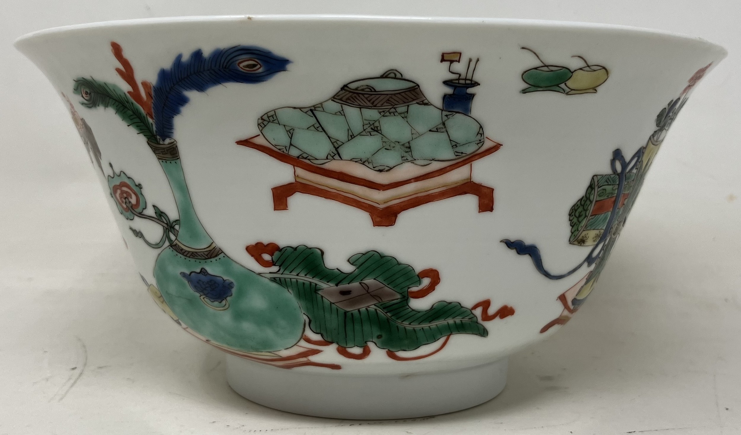 A Chinese famille verte Hundred Antiquities porcelain bowl, probaby Kangxi period, blue double - Image 4 of 7