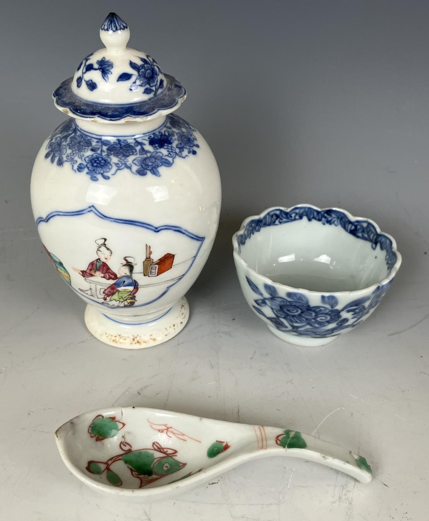 A pair of Chinese famille verte spill vases, decorated figures, with pierced decoration, 11 cm high, - Image 8 of 8