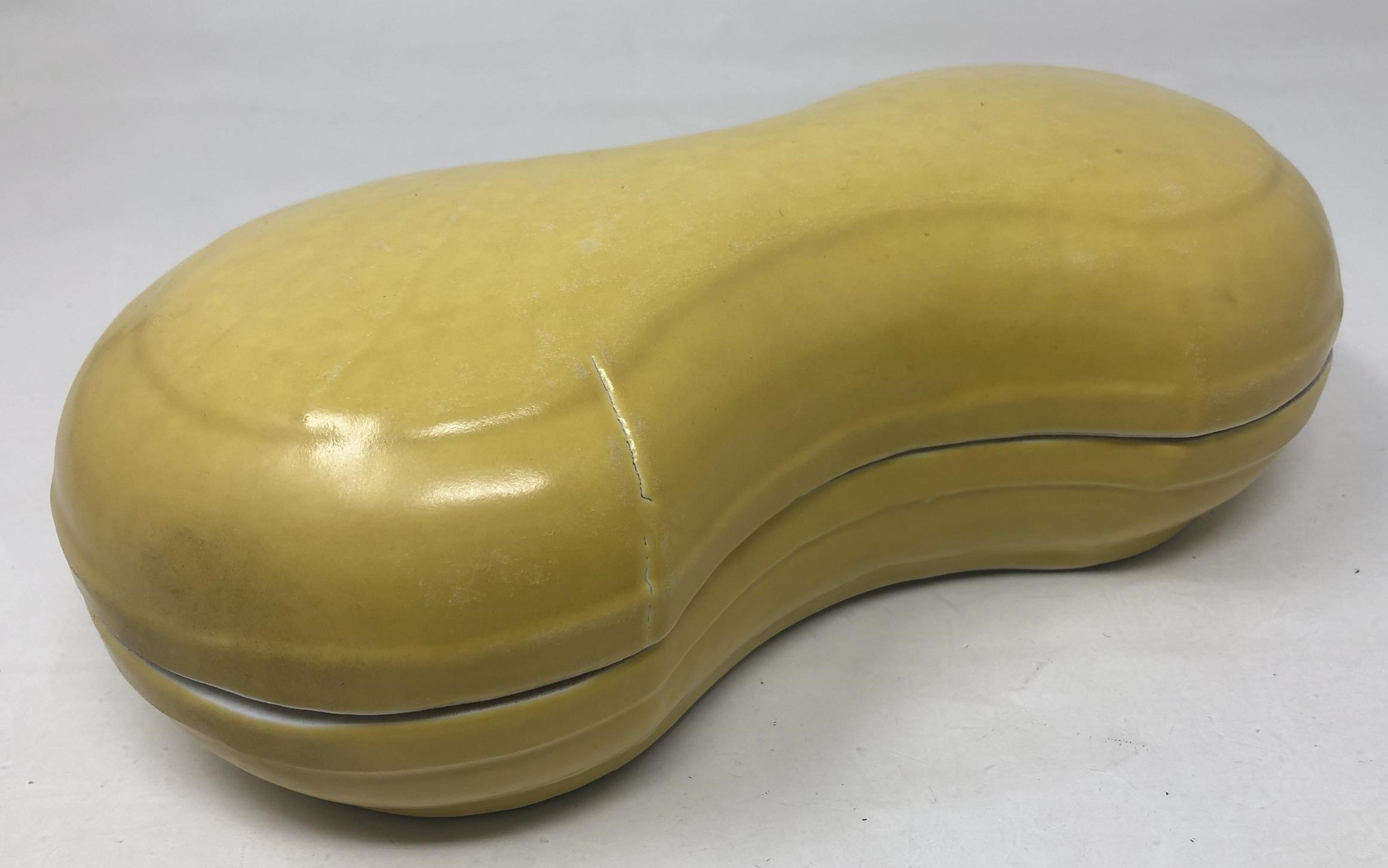 A Chinese yellow glazed shaped box and cover, character mark to base, 26 cm wide - Image 3 of 5