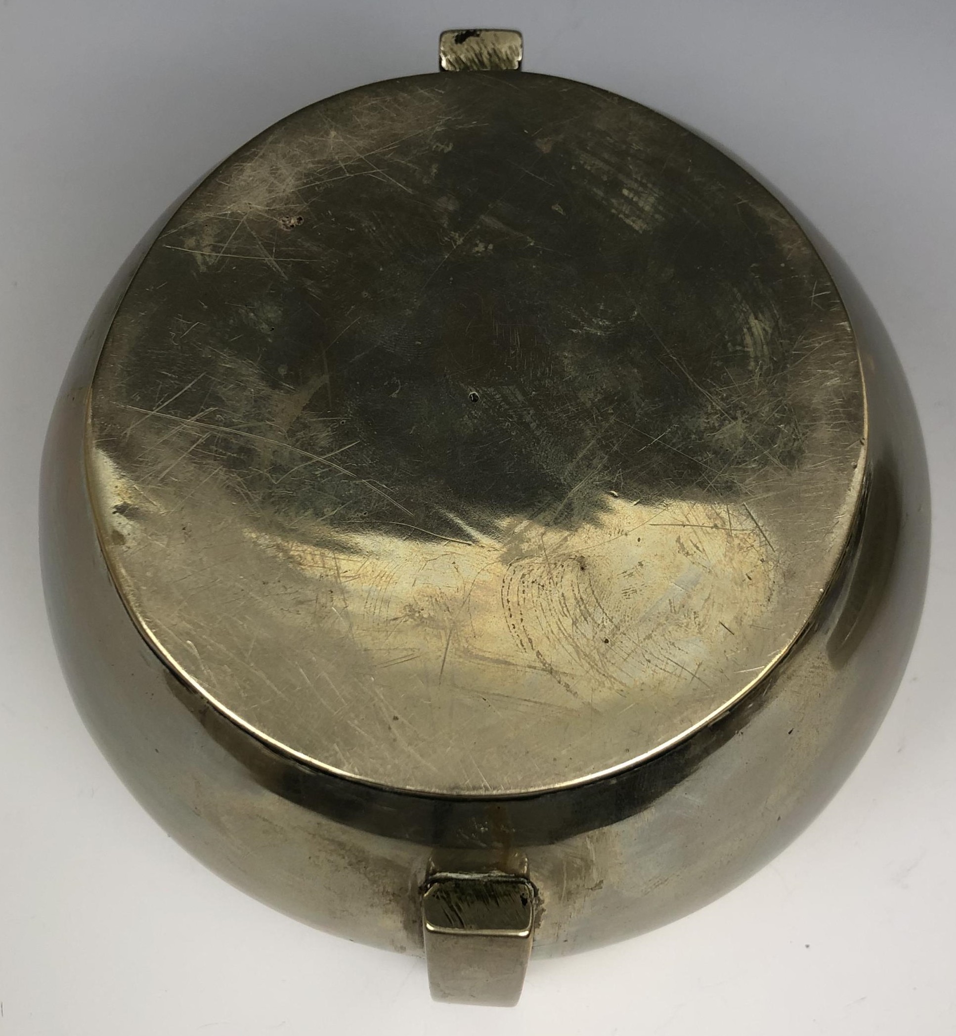 A Chinese metal censer and cover, with a swing handle, 12.5 cm diameter - Image 6 of 6