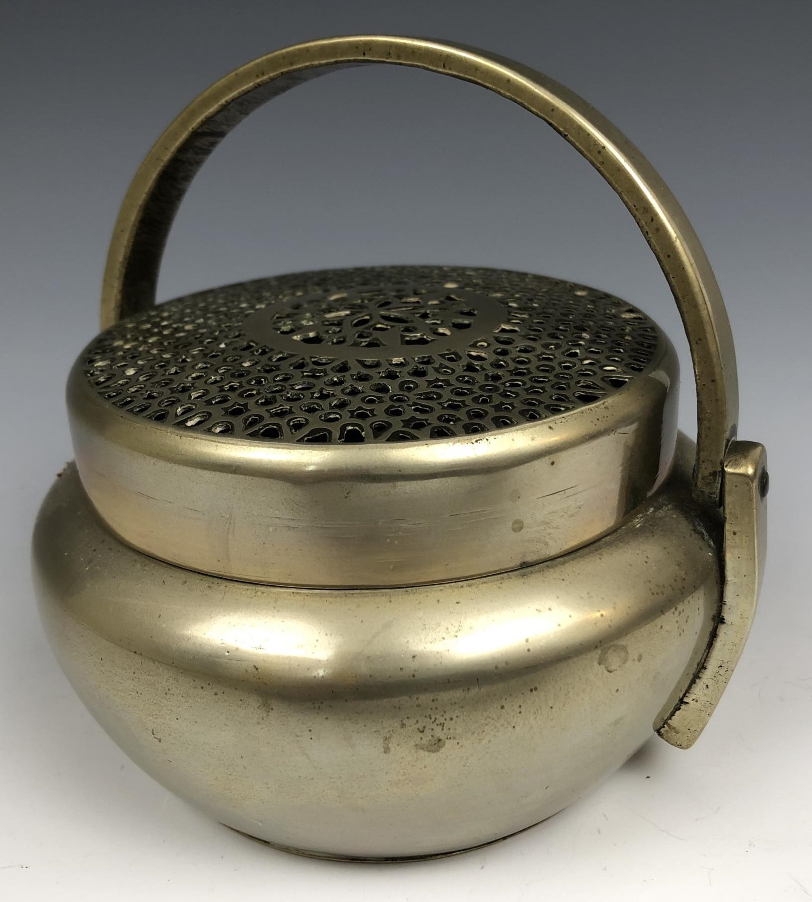 A Chinese metal censer and cover, with a swing handle, 12.5 cm diameter - Image 2 of 6