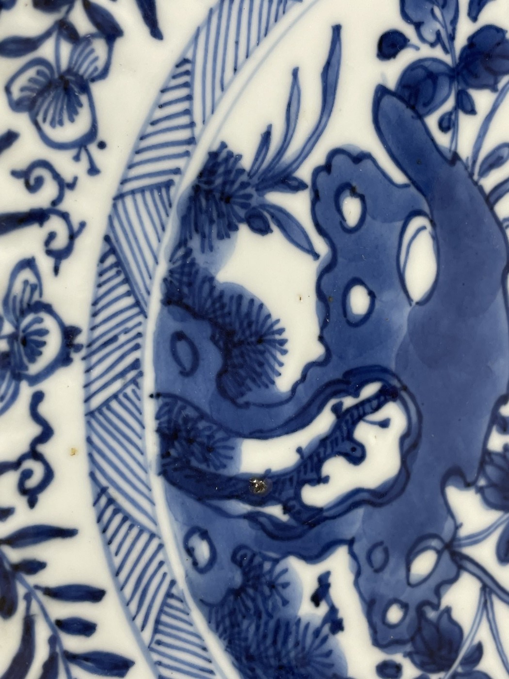 A Chinese porcelain shallow dish, decorated birds and foliage in underglaze blue, 27.5 cm diameter - Image 5 of 6