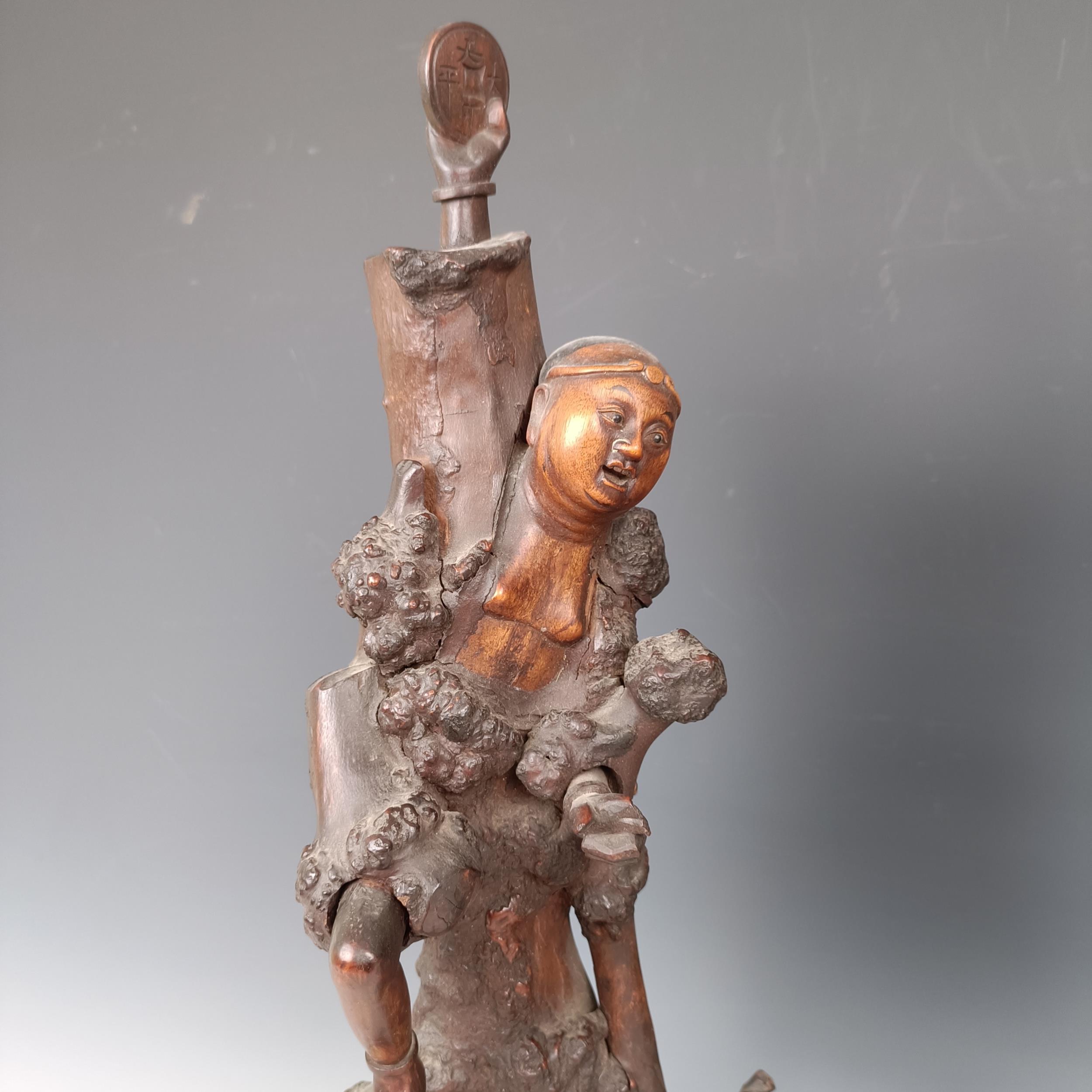 A pair of Chinese bamboo root carvings, of two figures, 47 cm high - Image 11 of 14