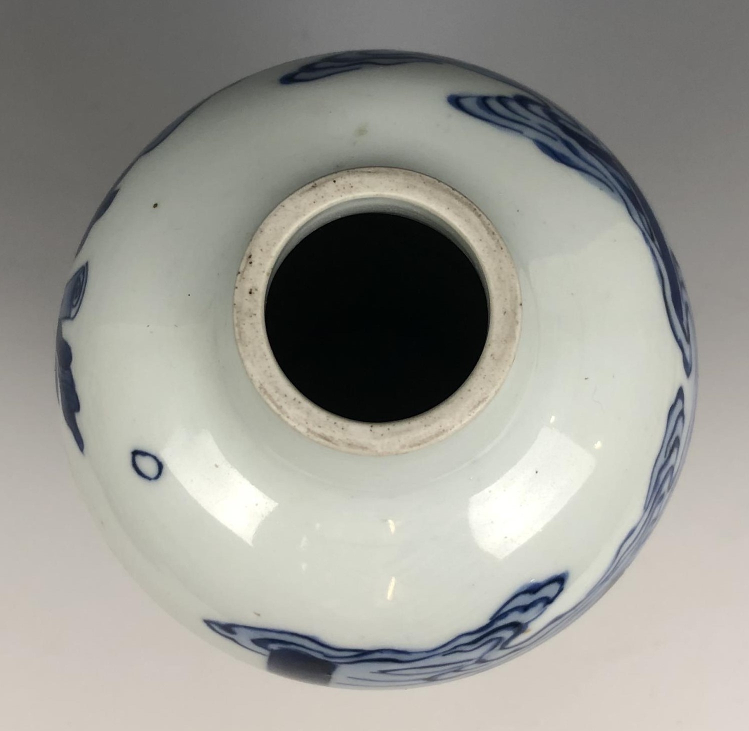 A Chinese blue and white vase, four character mark to base, 20 cm high, a blanc de chine figure, and - Image 5 of 26