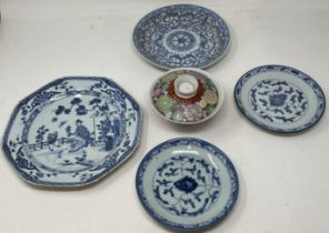 A Chinese hexagonal plate, decorated figures and foliage in underglaze blue, 22 cm wide, a pair of