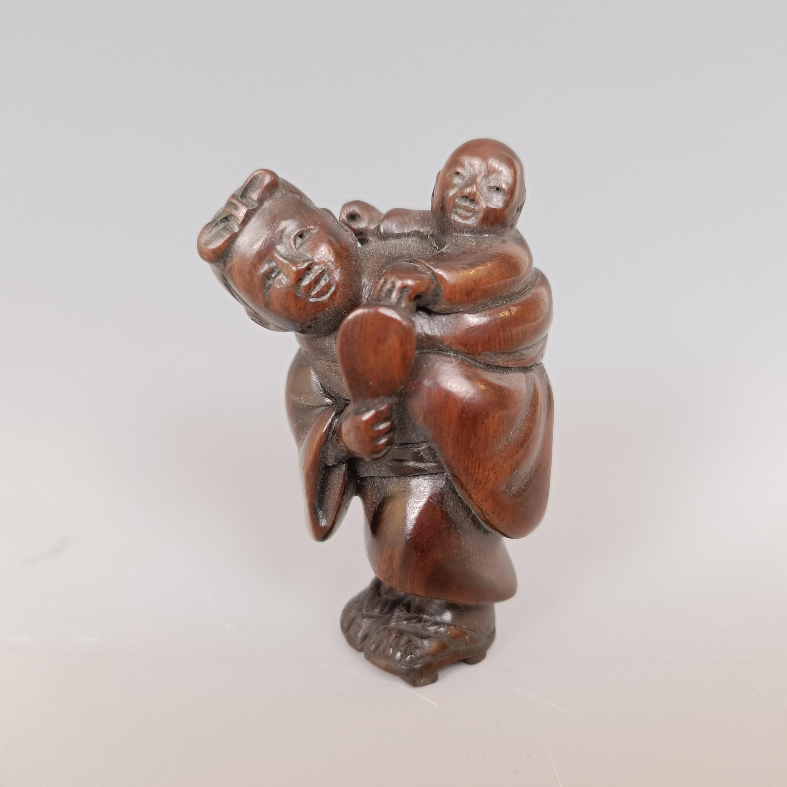 A carved wooden netsuke, in the form of mother and child, signed, 5 cm - Image 2 of 6