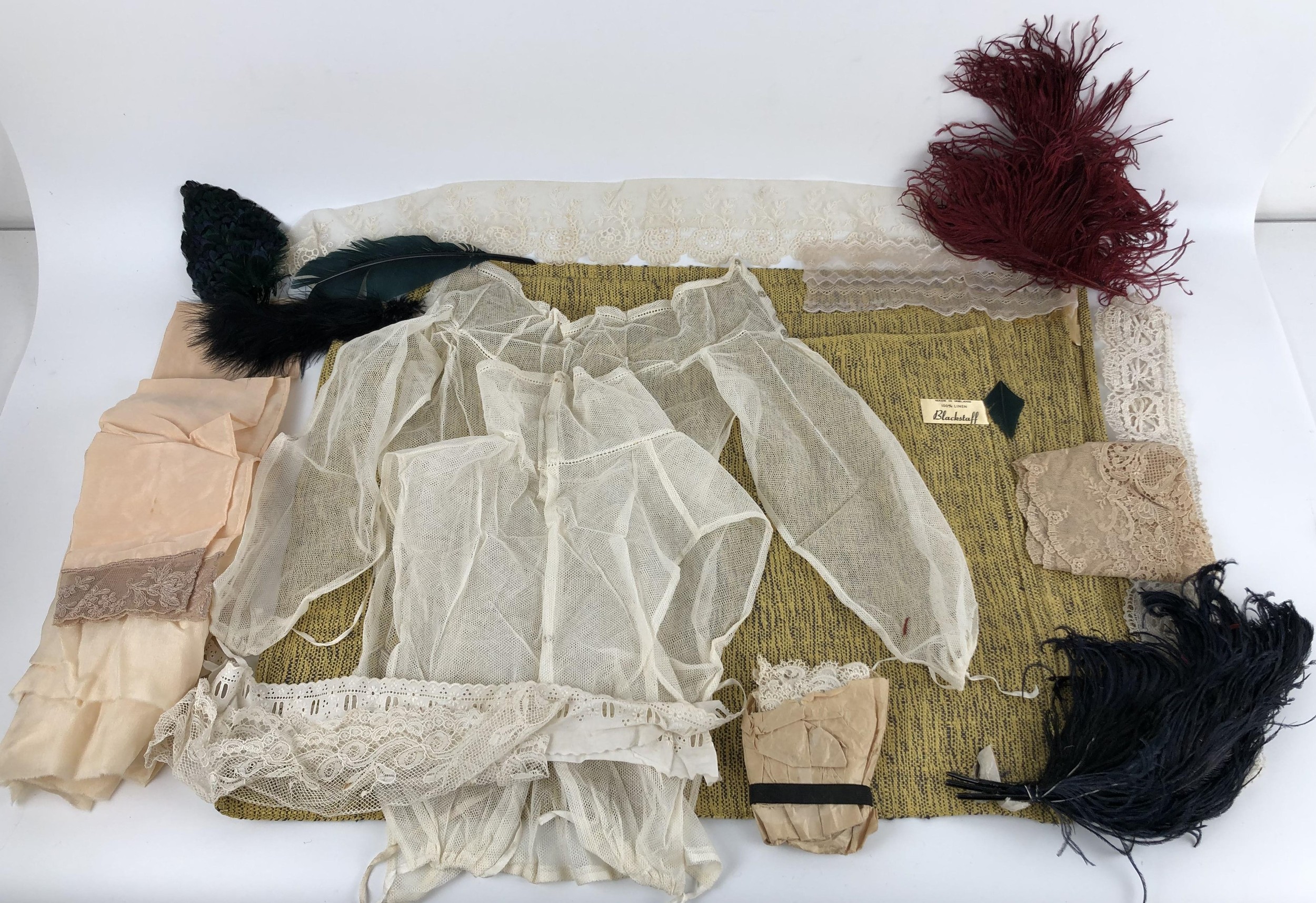 Assorted lace and textiles (box)