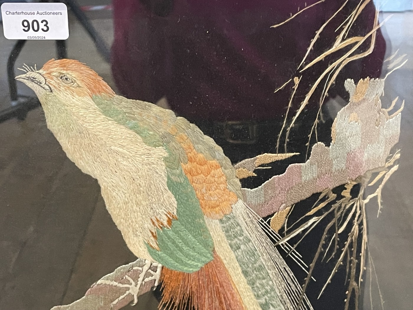 A silk embroidered panel, decorated exotic birds, inset in a firescreen with a mahogany frame, 72 - Image 4 of 4