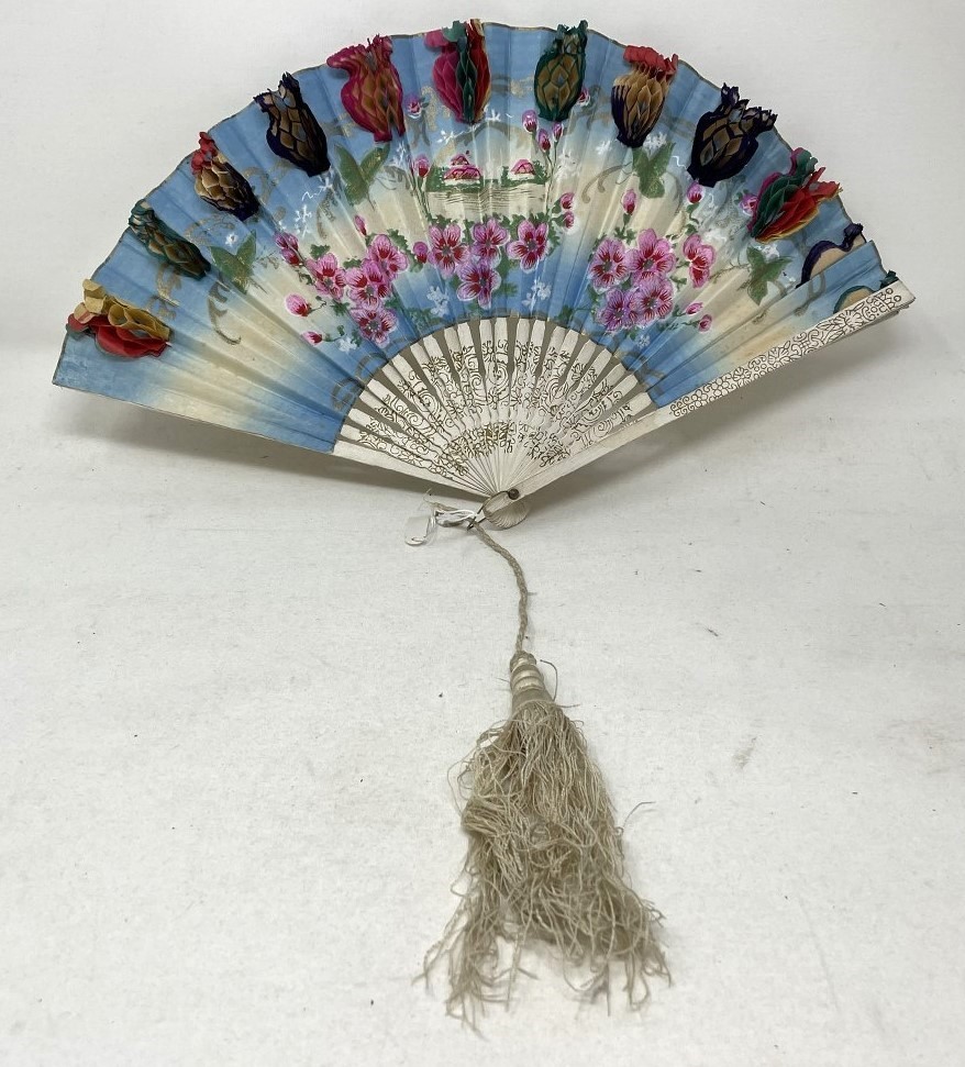 A painted wooden fan, painted a tavern scene, 29 cm, and four other fans (5) - Image 6 of 8