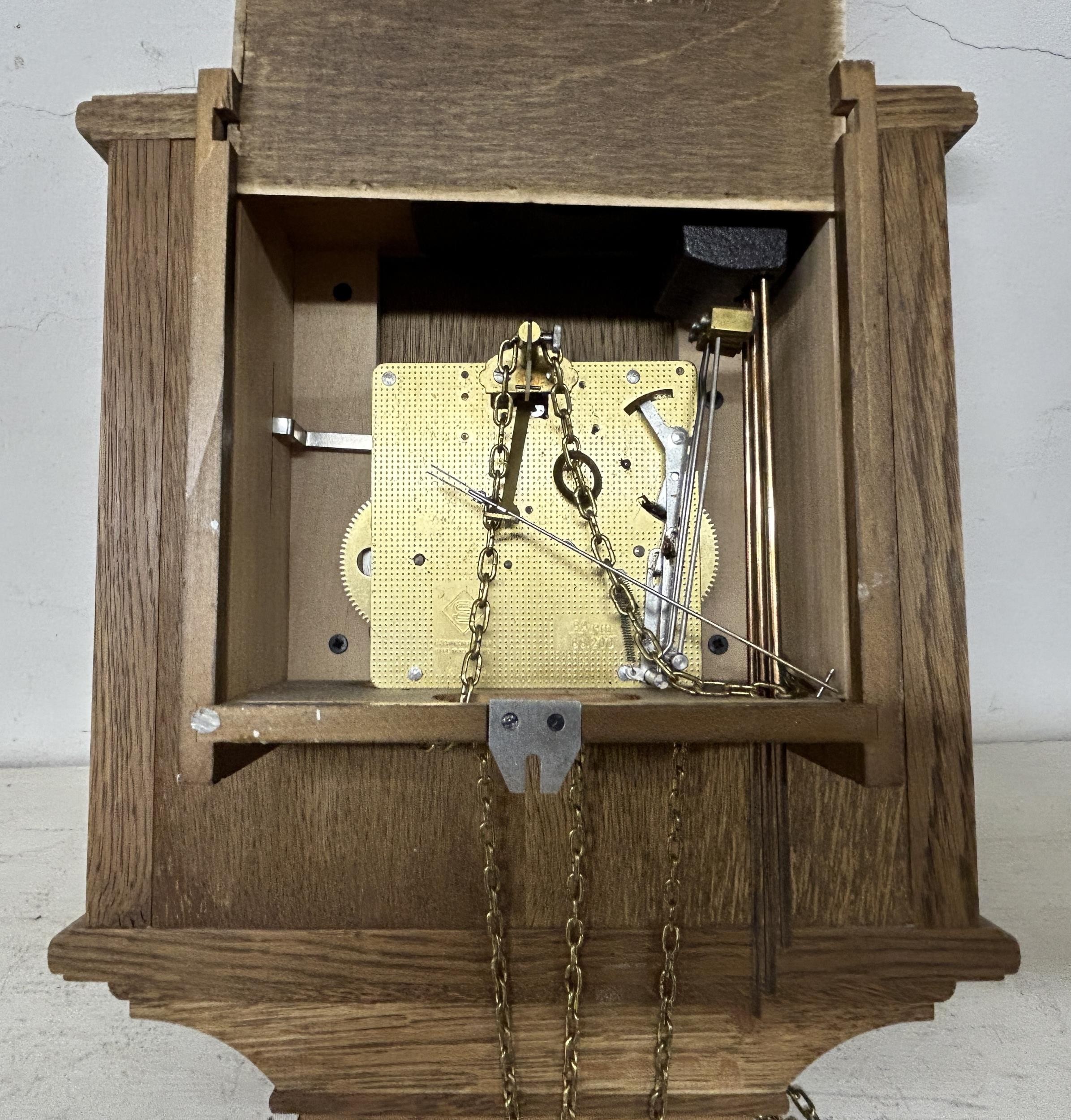 A modern wall clock, in an oak case - Image 4 of 5