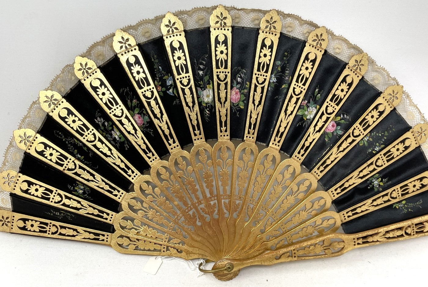 A carved wood fan, silk painted flowers, 25 cm, boxed, and three other fans (4) - Image 14 of 15