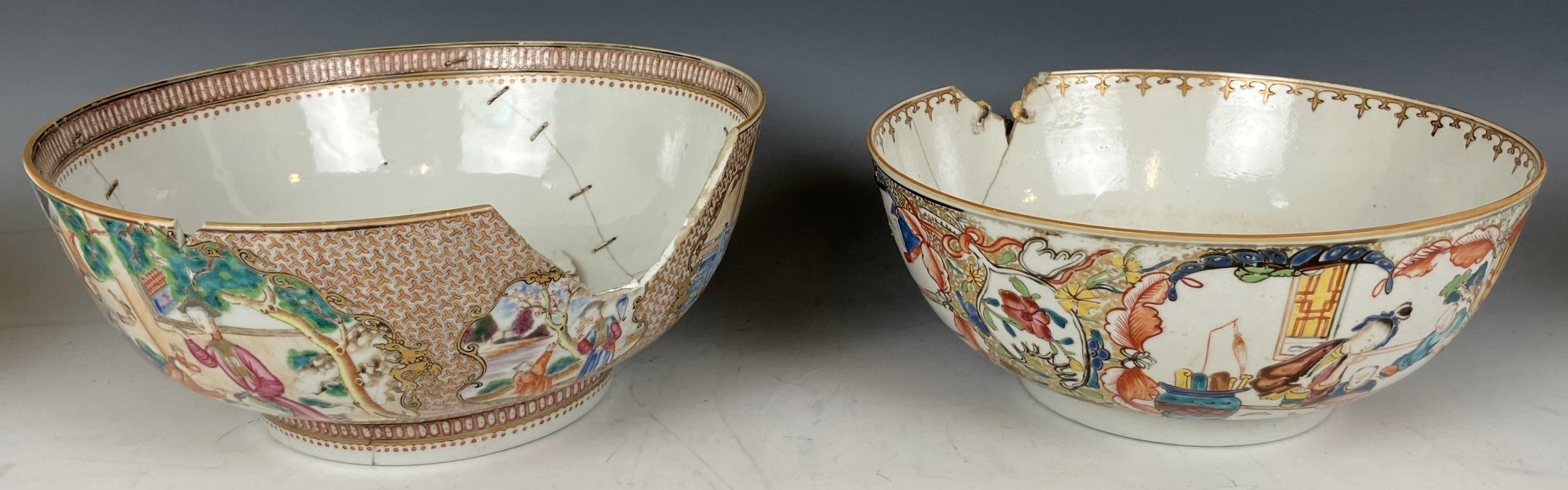 A Chinese blue and white tureen and cover, 30 cm, four bowls, and an octagonal plate (box) All items - Image 4 of 6