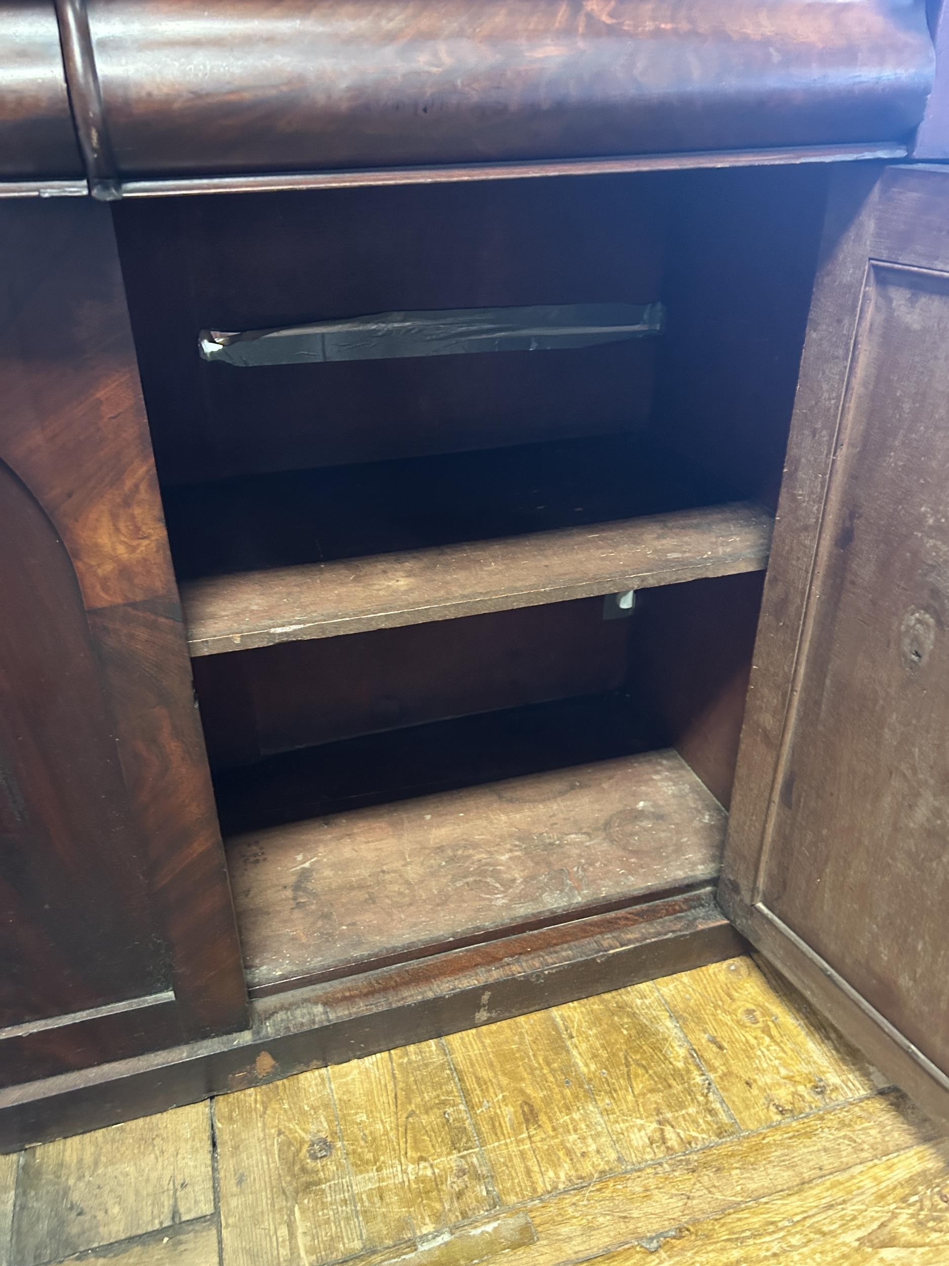 A mahogany bookcase cabinet, 109 cm wide - Image 3 of 3