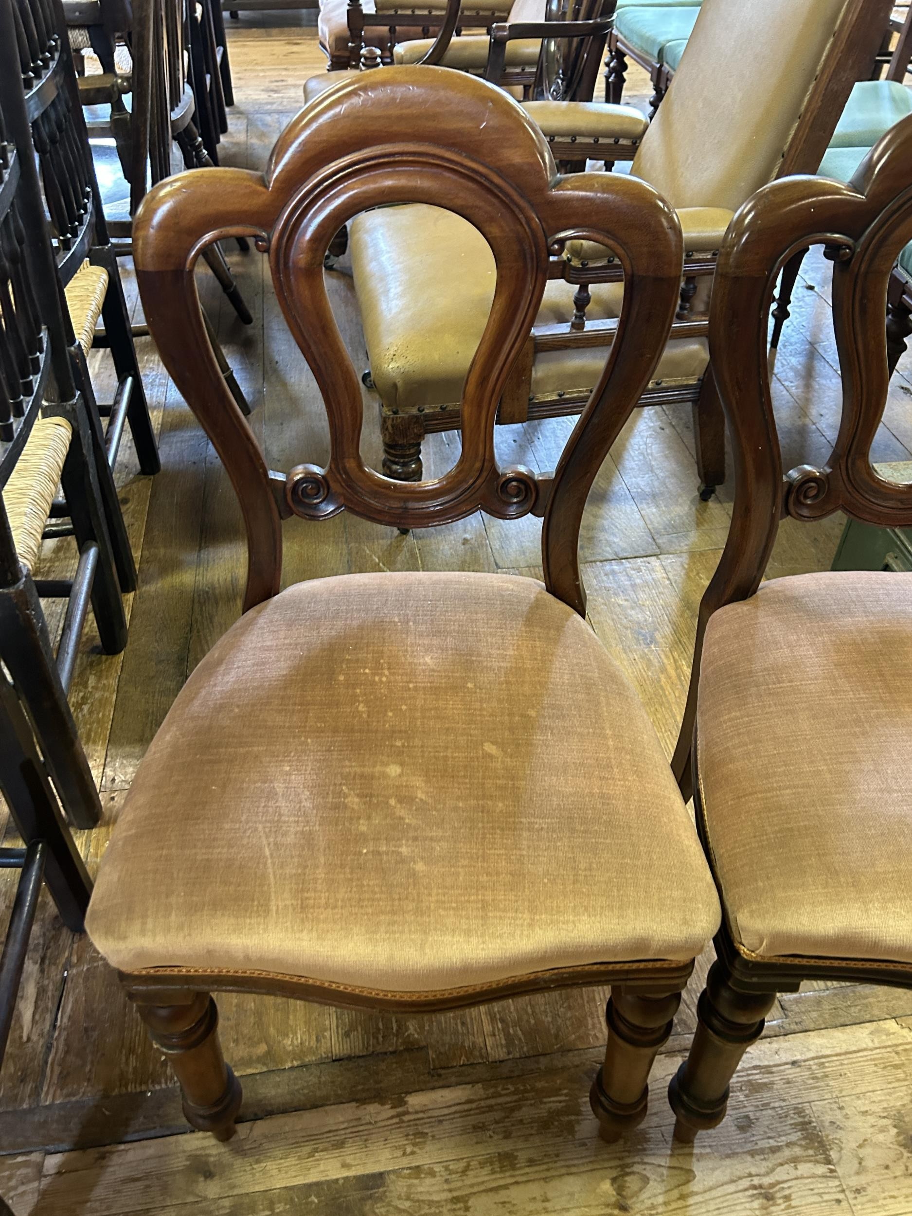 A set of four mahogany dining chairs, with padded seats (4) - Image 2 of 3