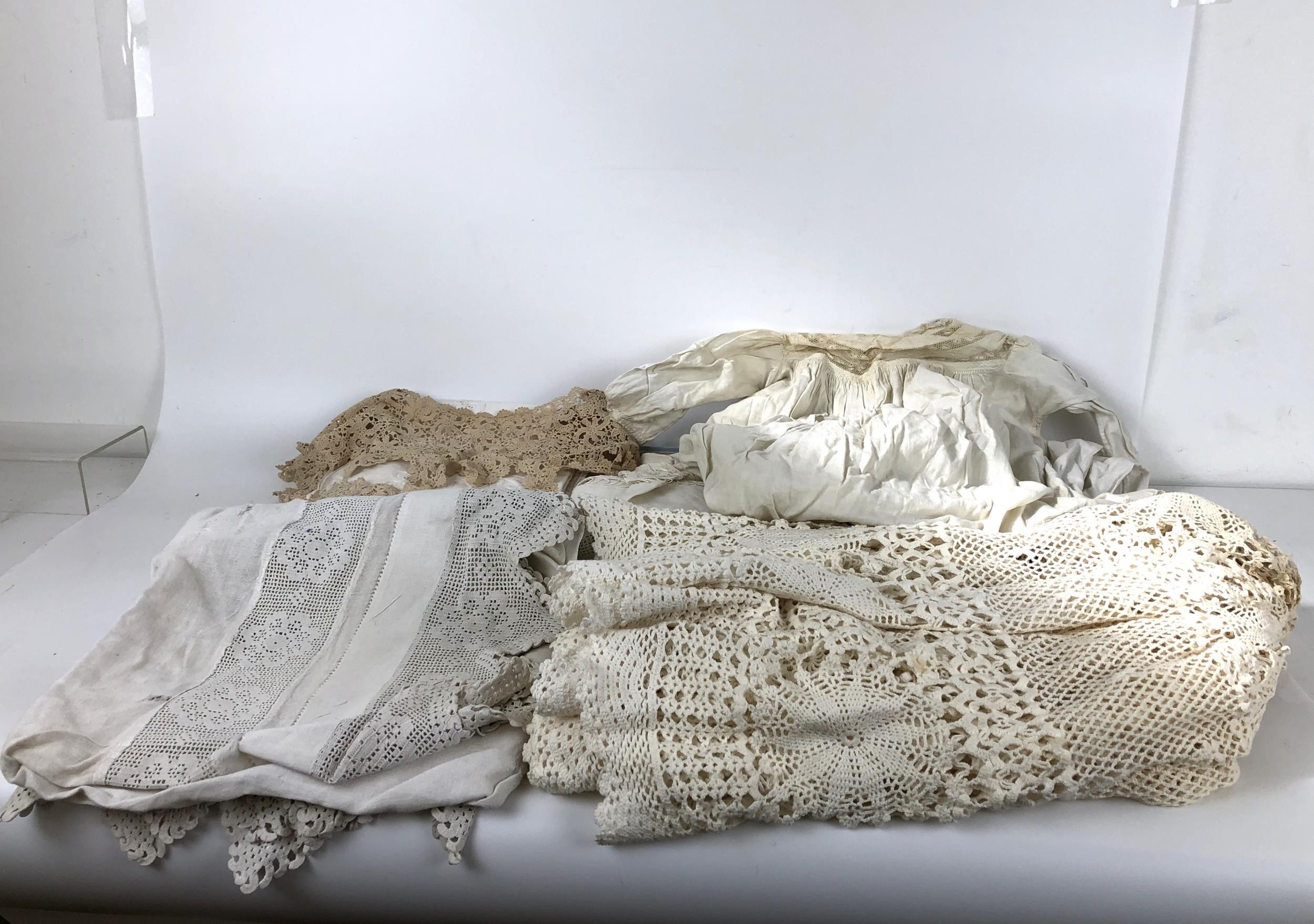 A 1908 lace bodice, and assorted other late 19th/early 20th century textiles and lace (box) - Image 3 of 3