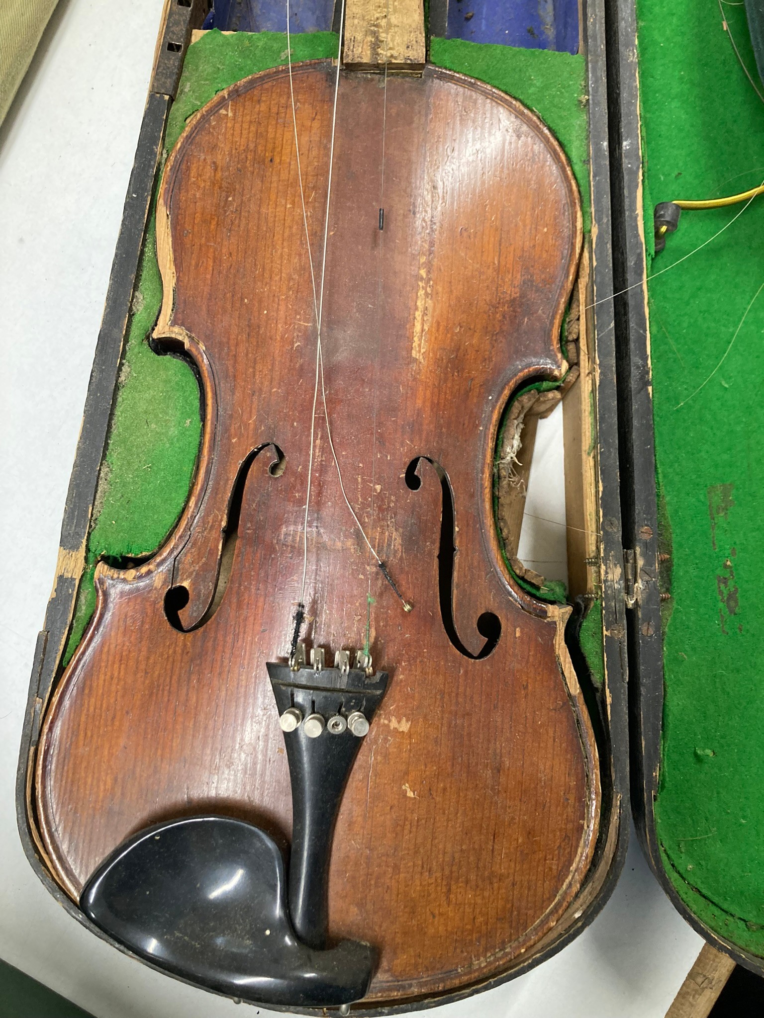 A student's violin, and a split cane fishing rod (2) violin in very poor condition - Image 2 of 5