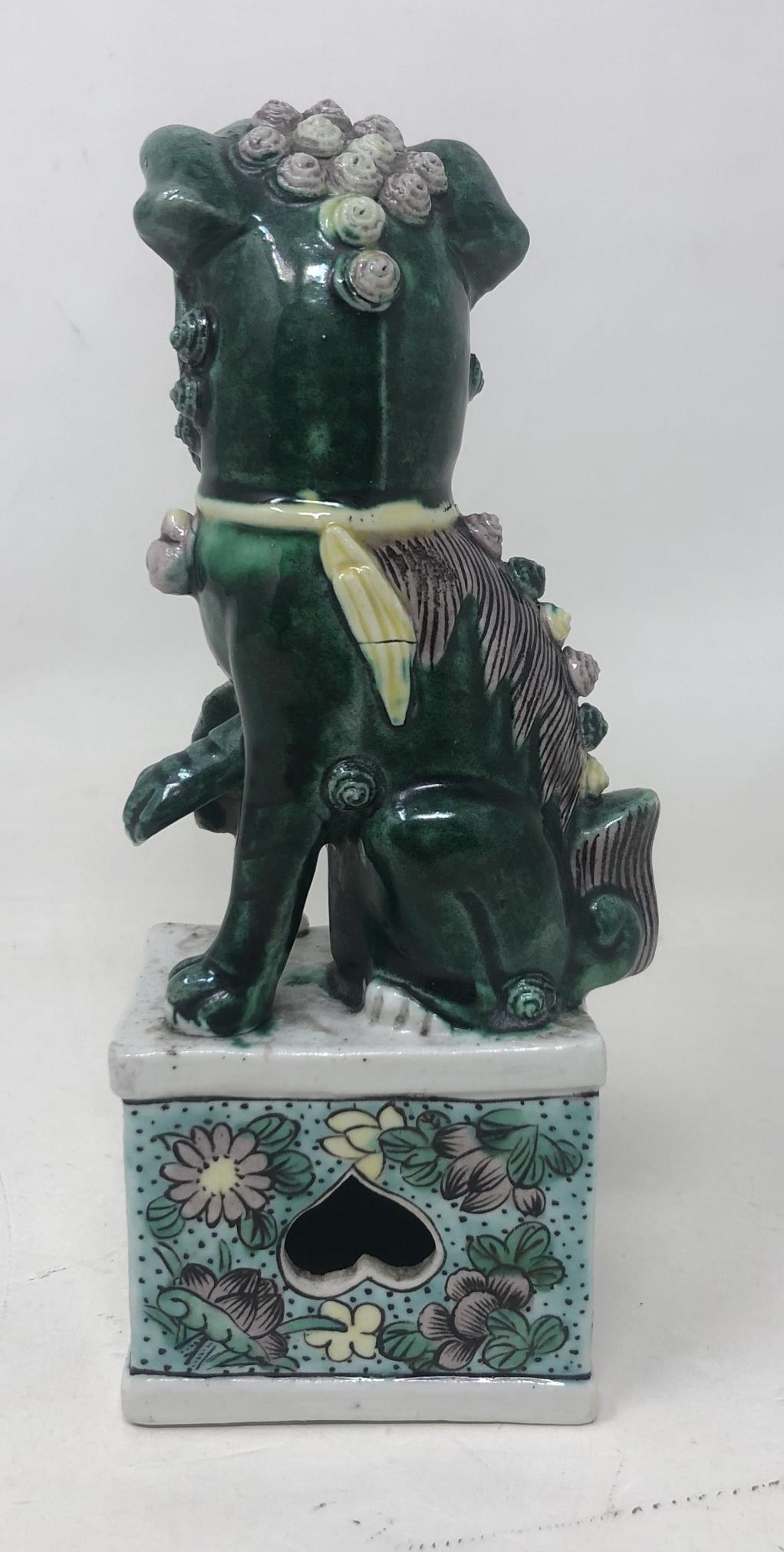 A Chinese famille verte Dog of Fo, 15 cm high Very minor loss, couple of firing faults - Image 3 of 6
