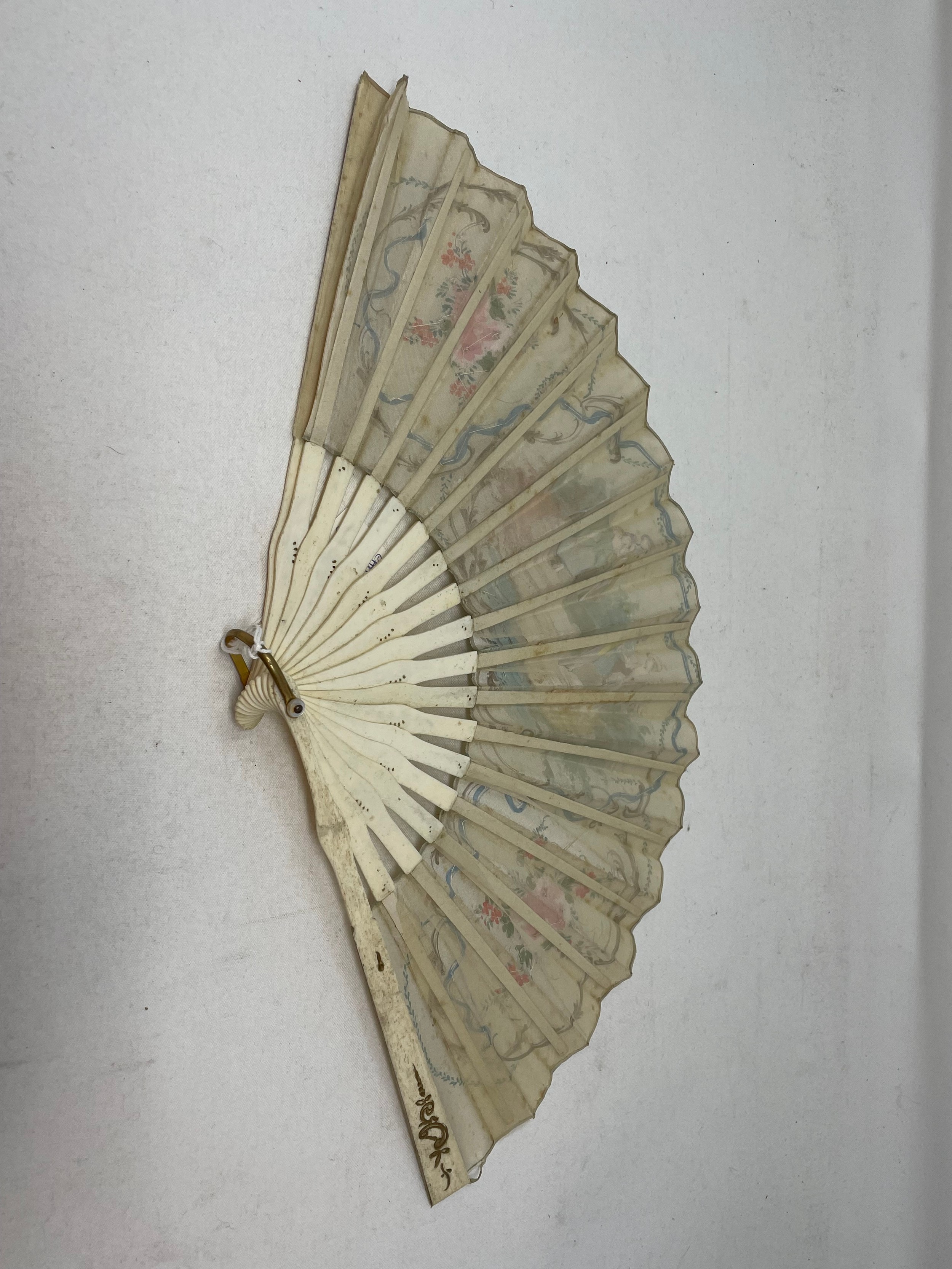 A lacquered fan, decorated figures, with the paper painted birds and flowers, 10 cm, and four - Bild 11 aus 11