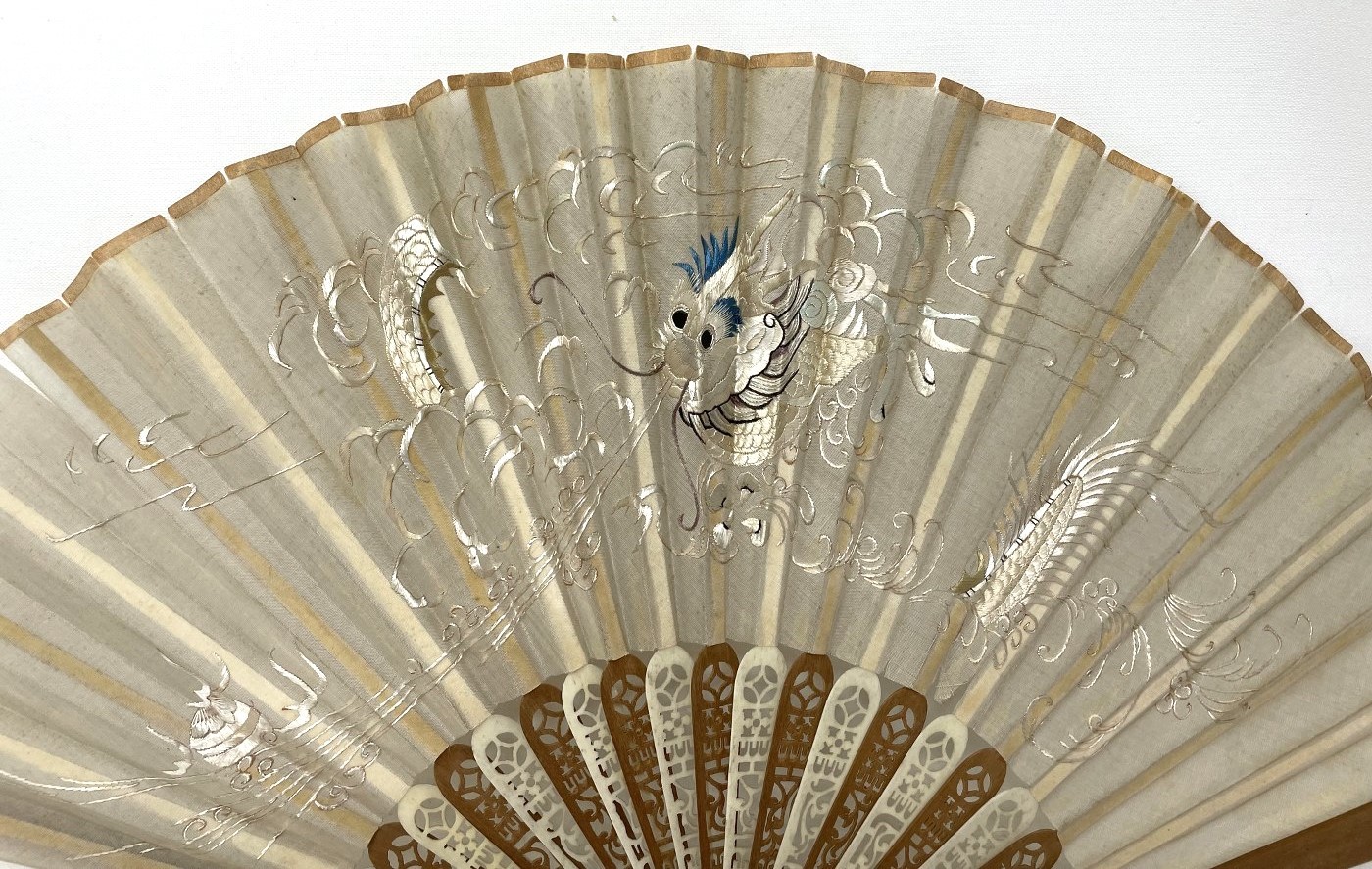 A painted fan, the paper decorated print of military leaders, 23 cm, and four others (5) - Bild 12 aus 20