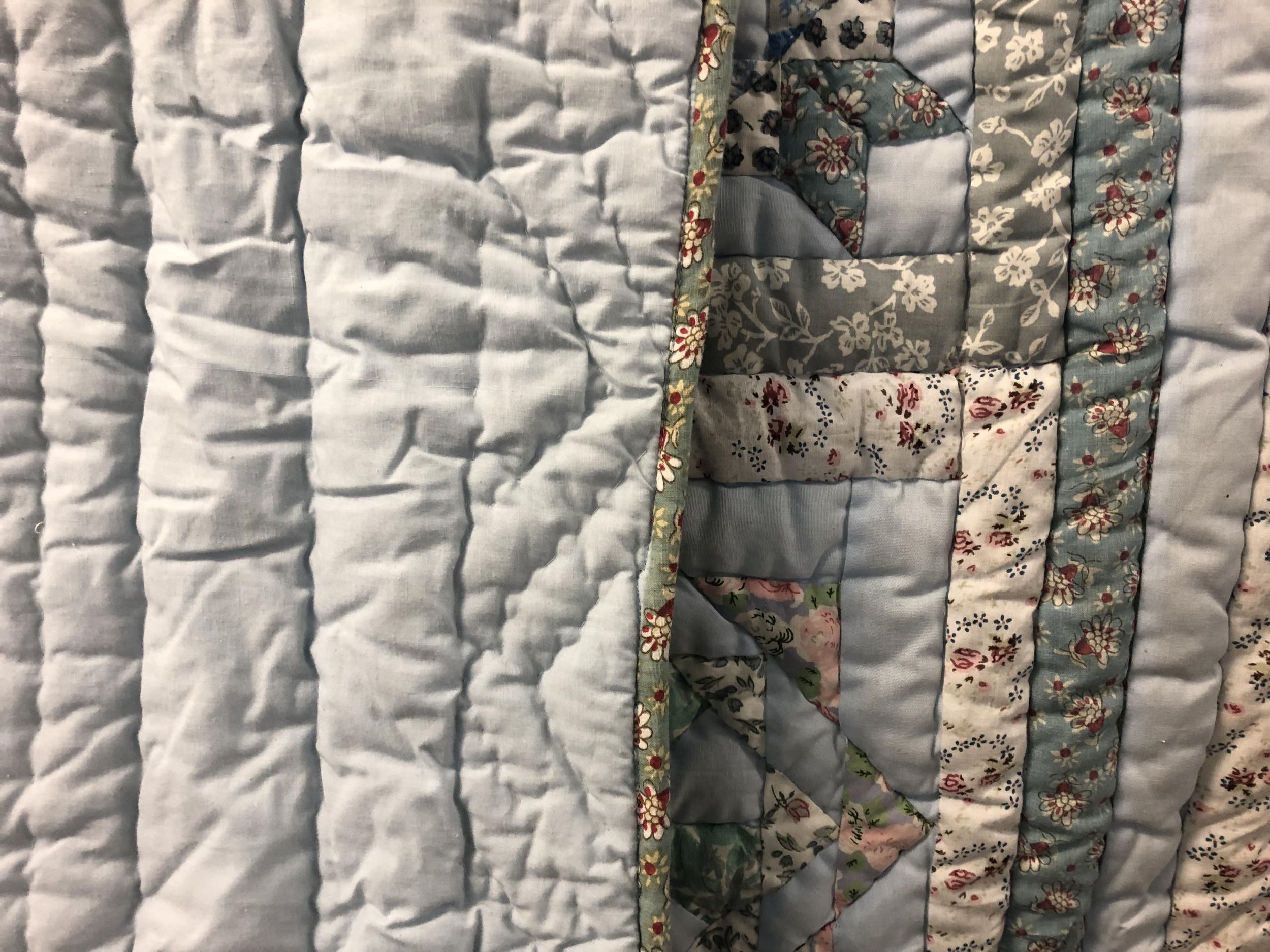 A vintage patchwork quilt - Image 2 of 2