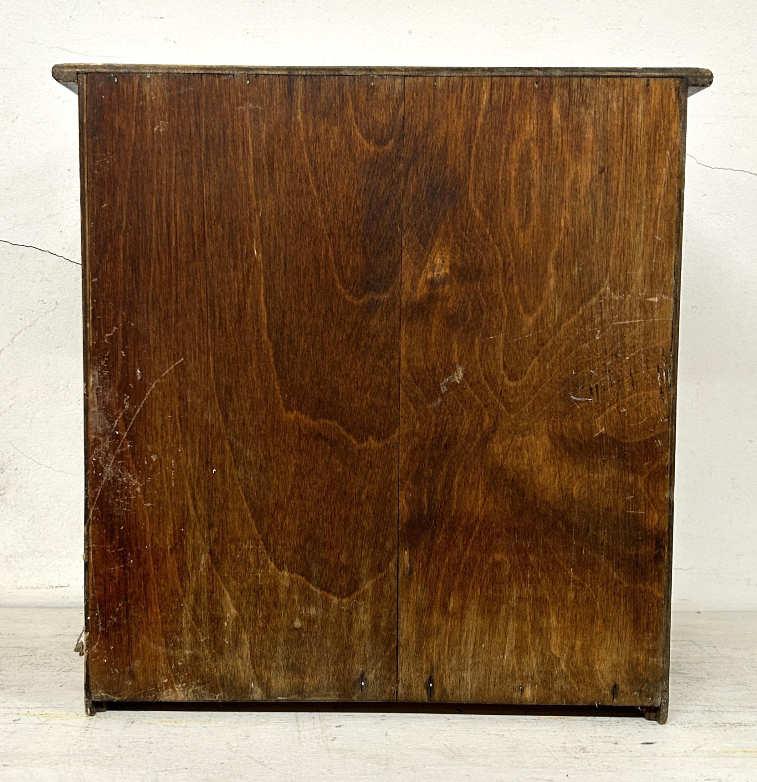 A stained pine table top chest, having four drawers, 30 cm wide - Image 3 of 4