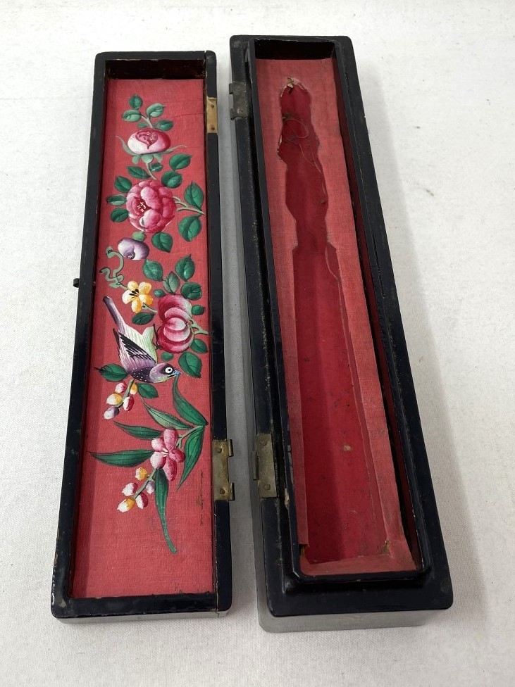 A Chinese carved fan, the paper decorated a landscape, 29 cm, a lacquered fan box, and a lacquered - Image 11 of 11