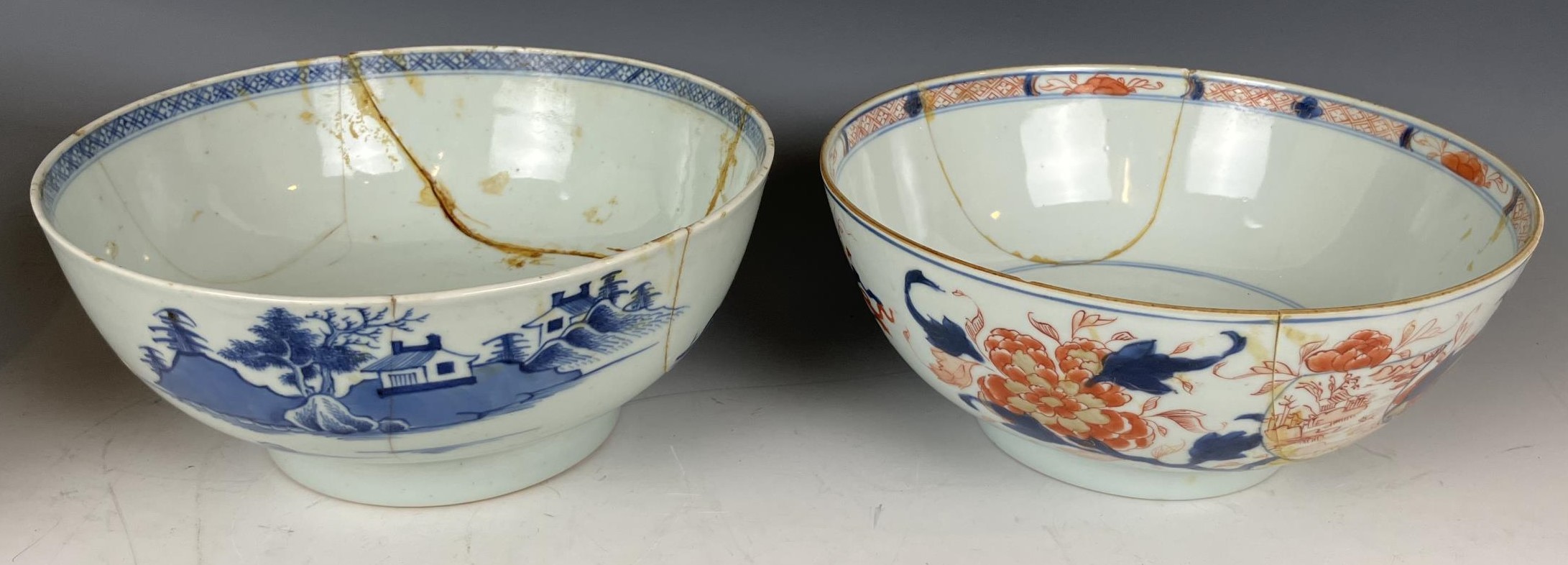 A Chinese blue and white tureen and cover, 30 cm, four bowls, and an octagonal plate (box) All items - Image 5 of 6