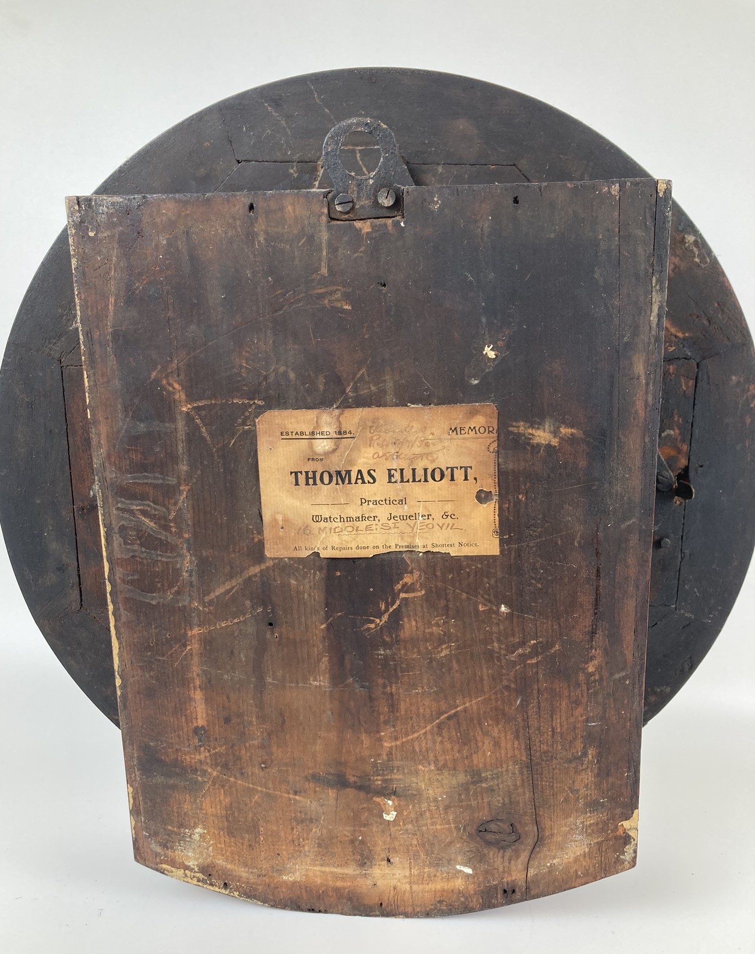 A wall clock, in a mahogany case, 40 cm diameter - Image 2 of 3