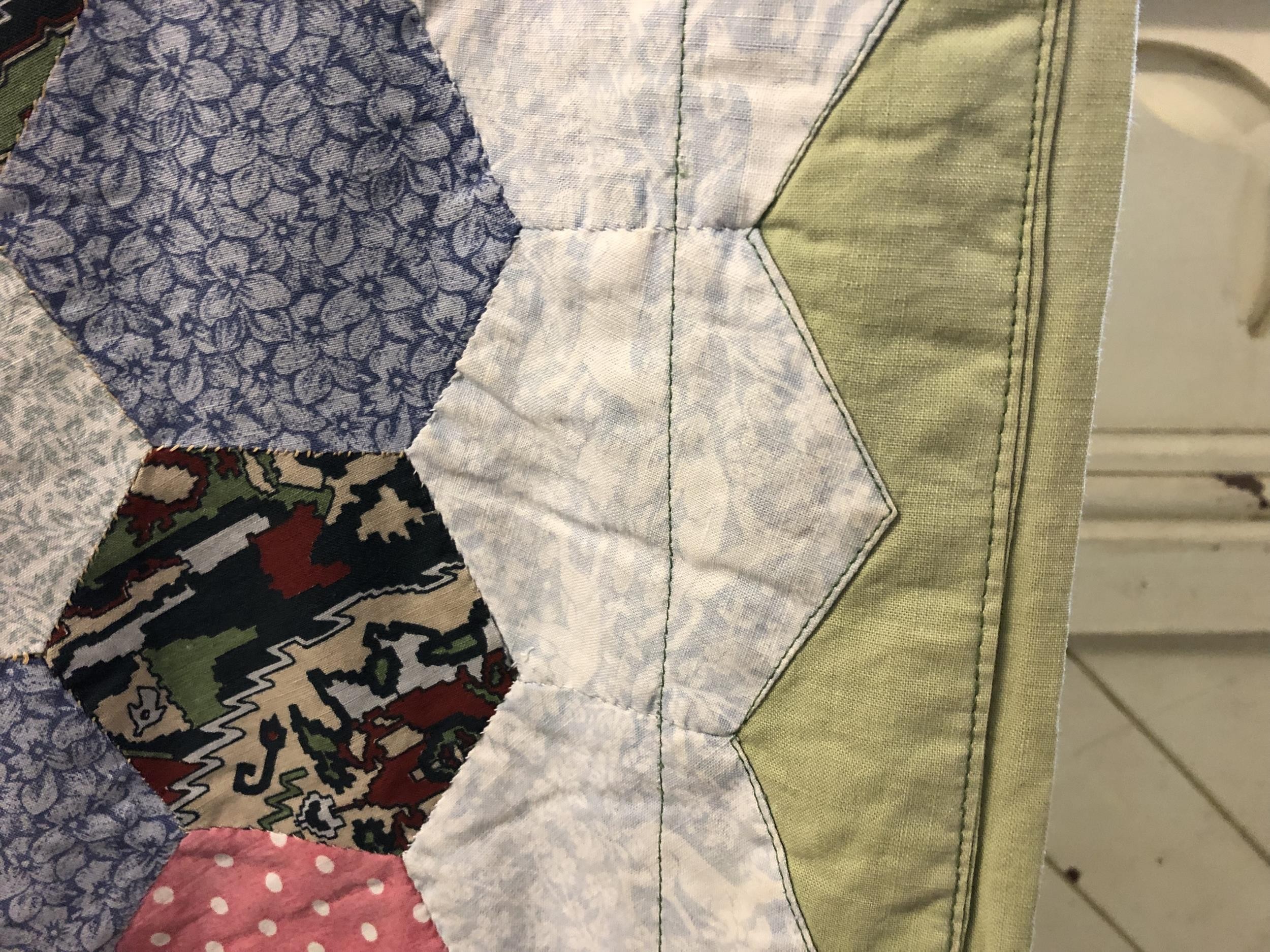 A vintage patchwork quilt, and another (2) - Image 3 of 6