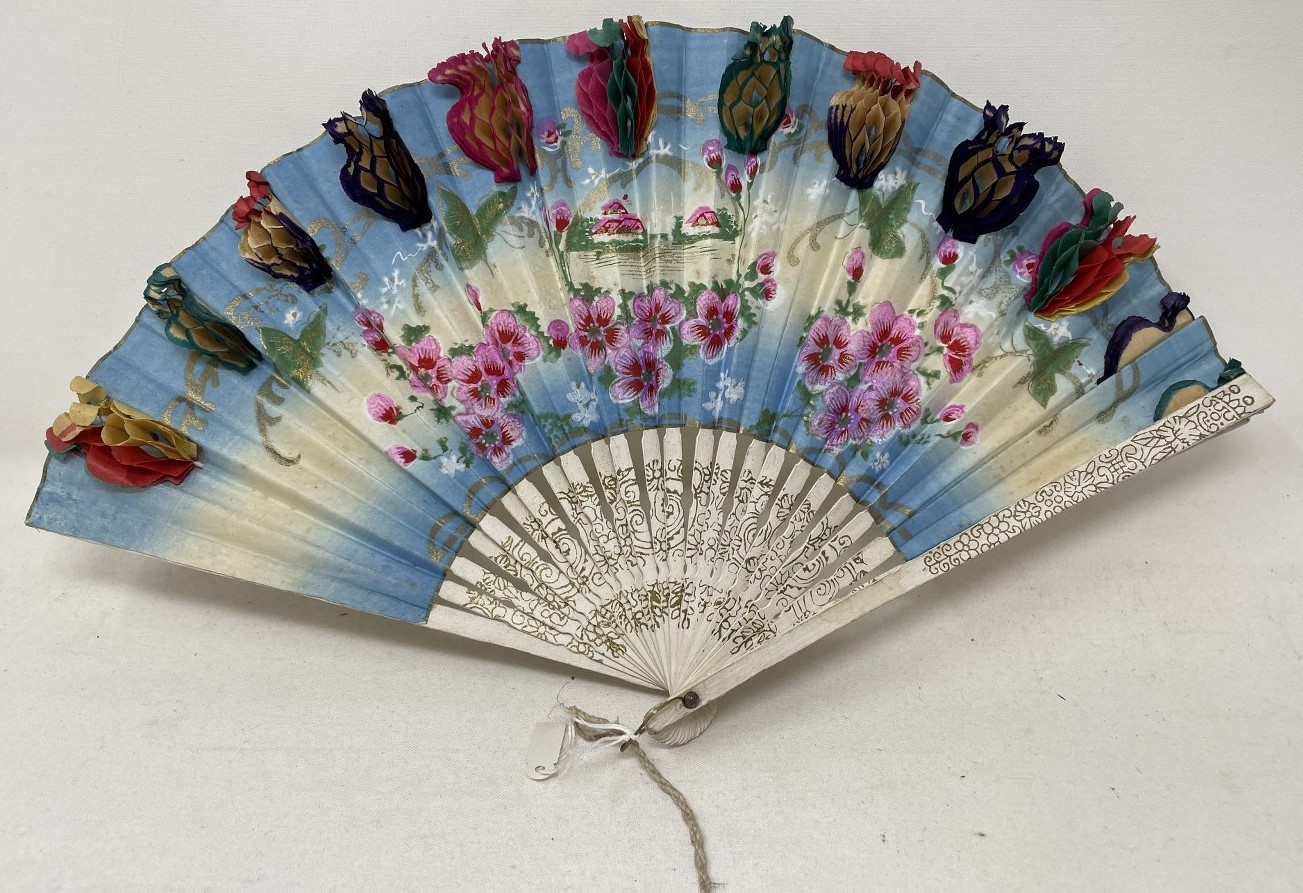 A painted wooden fan, painted a tavern scene, 29 cm, and four other fans (5) - Image 7 of 8