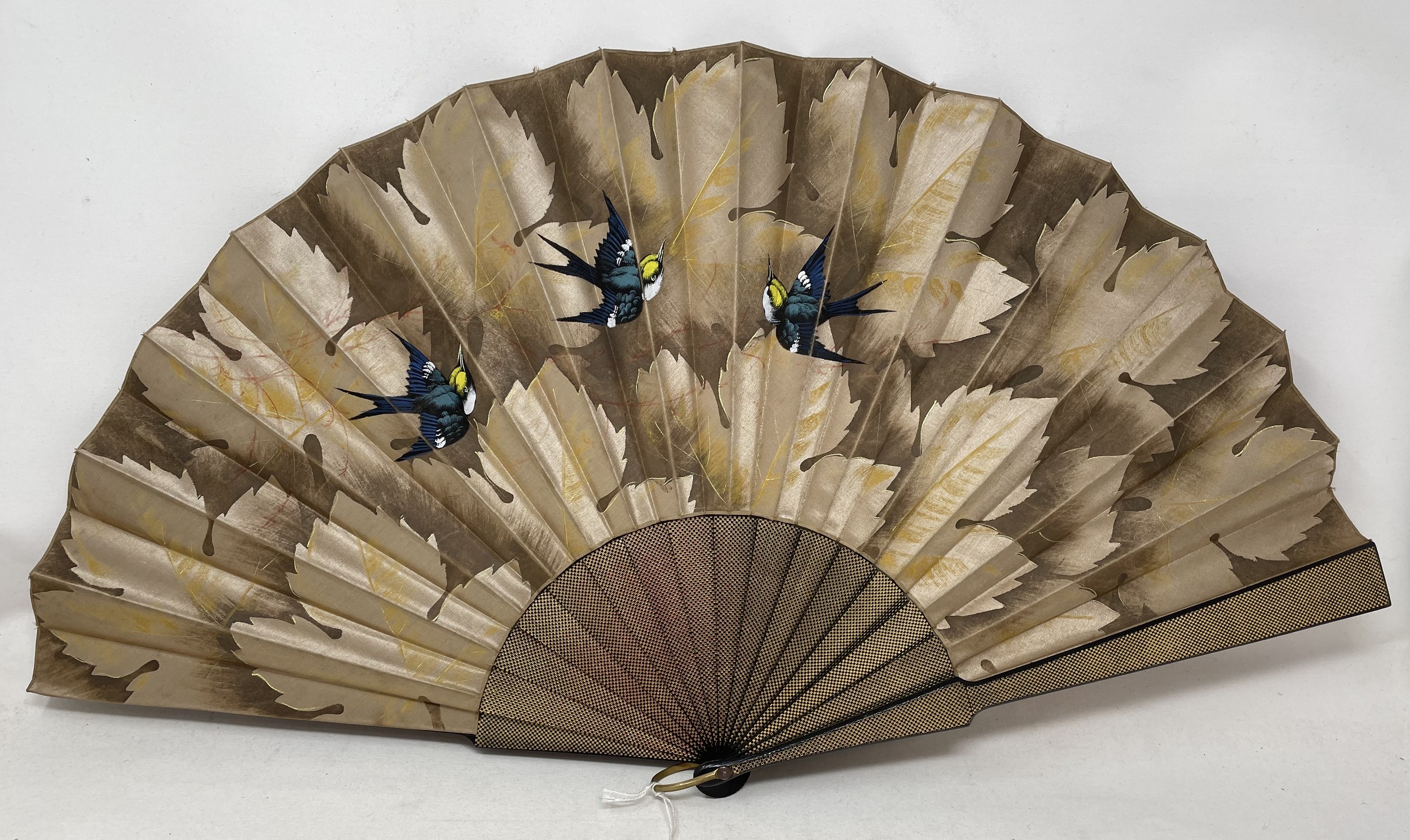 A lacquered fan, silk painted leaves and birds, 35 cm