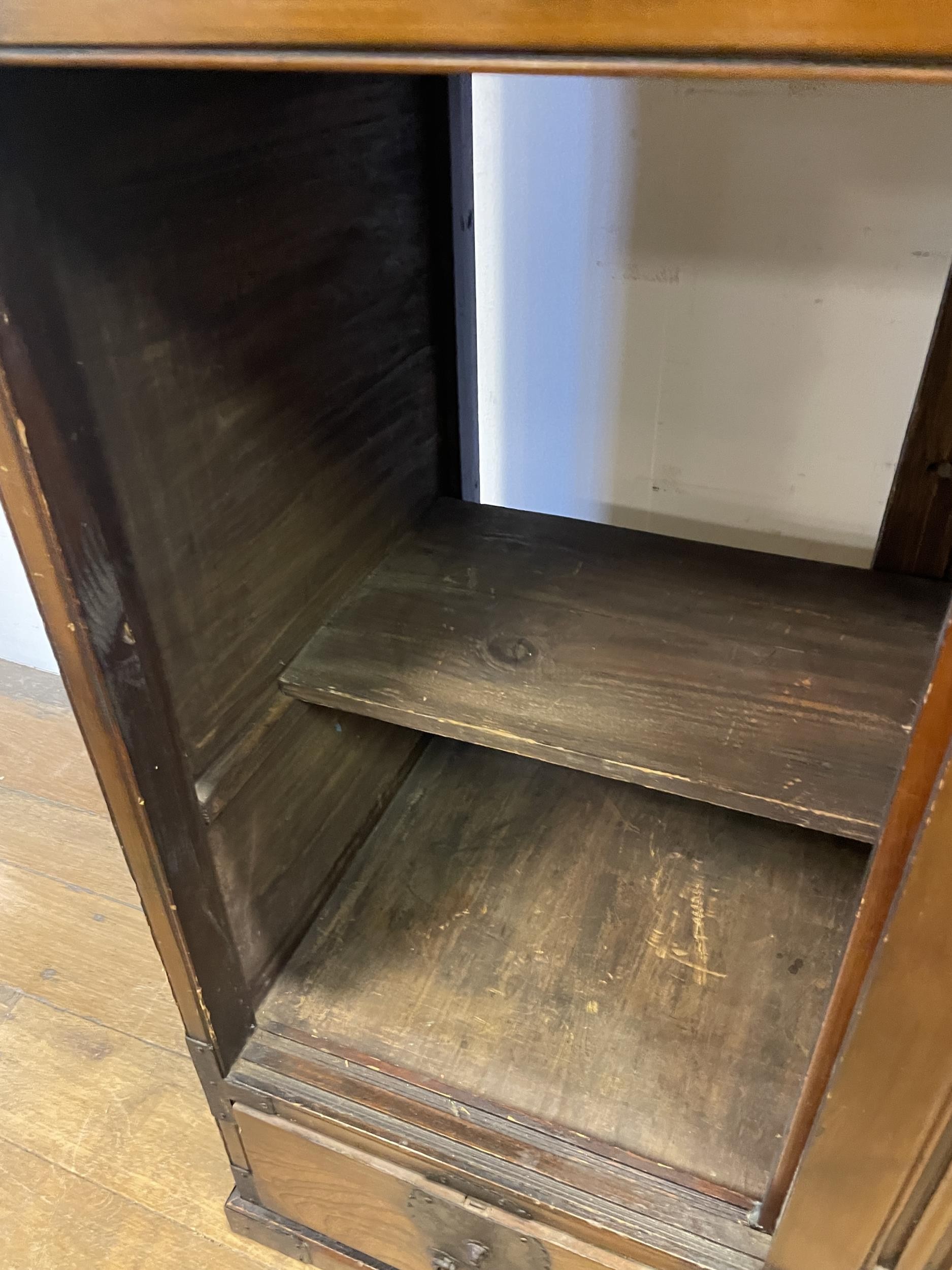 A Japanese step Tansu cabinet, 145 cm wide - Image 4 of 5