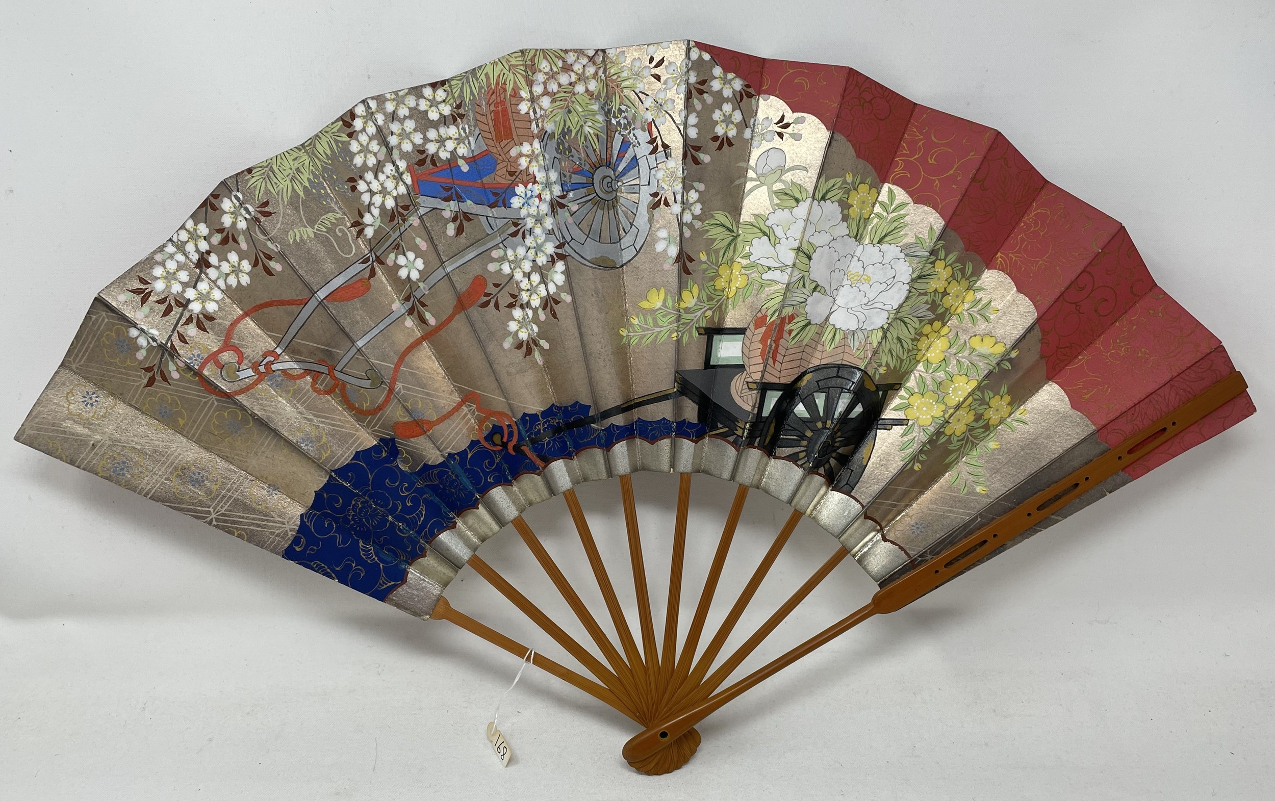 A carved ebony fan, lace decorated flowers, 36 cm and five other fans (6) - Image 13 of 13