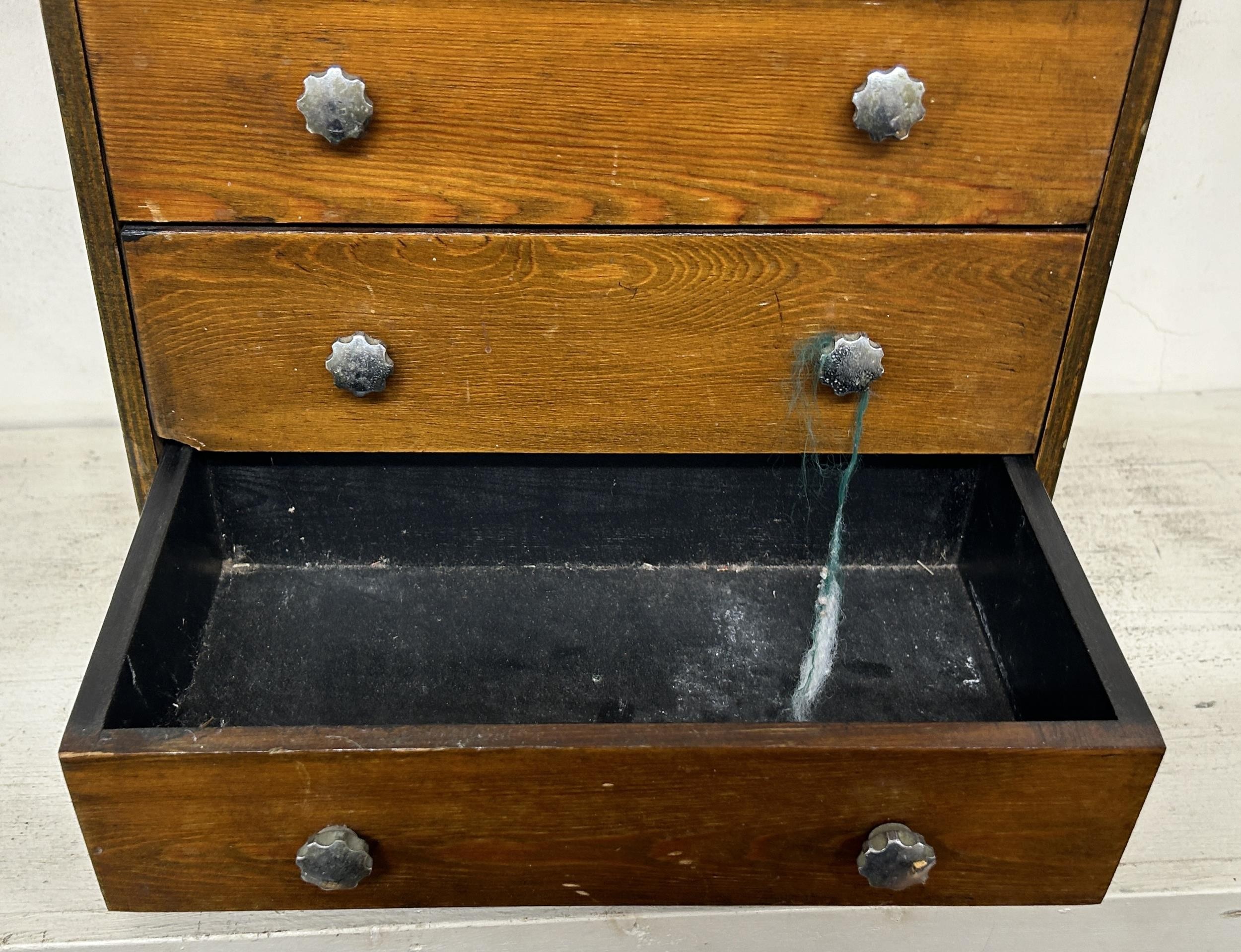 A stained pine table top chest, having four drawers, 30 cm wide - Image 4 of 4