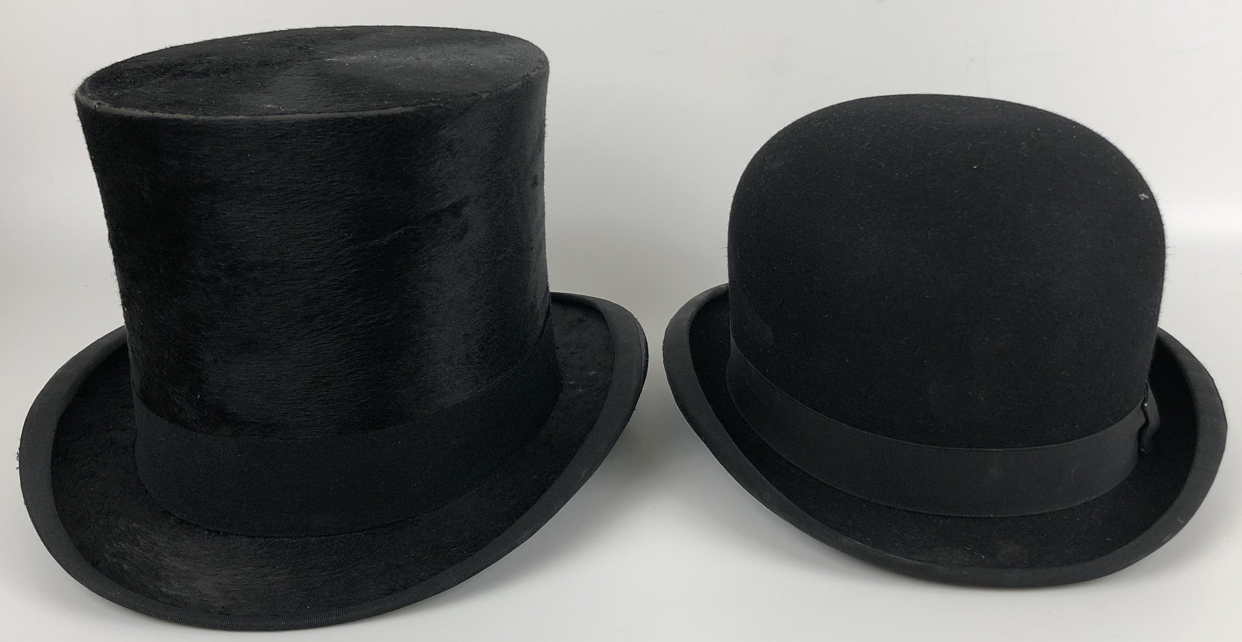 A moleskin top hat, in a hat box, and a bowler hat in a card hat box (2) - Image 2 of 8