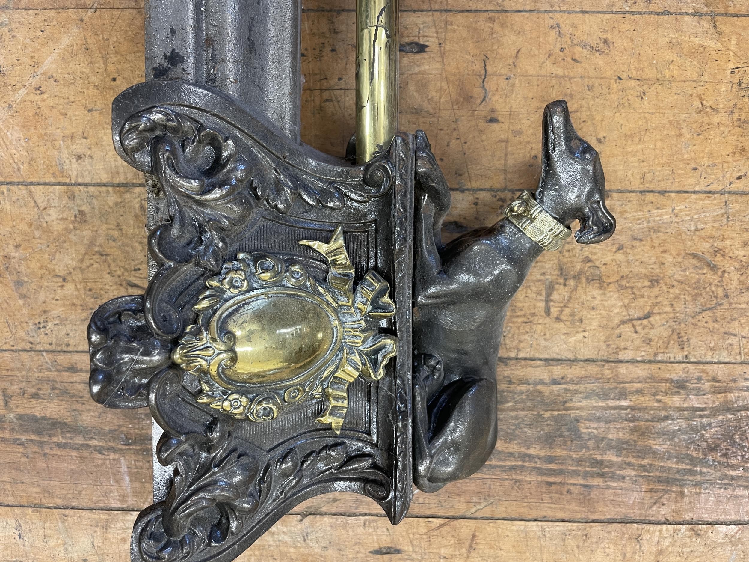 A late Victorian fender, with greyhound finials, 120 cm wide - Image 4 of 5