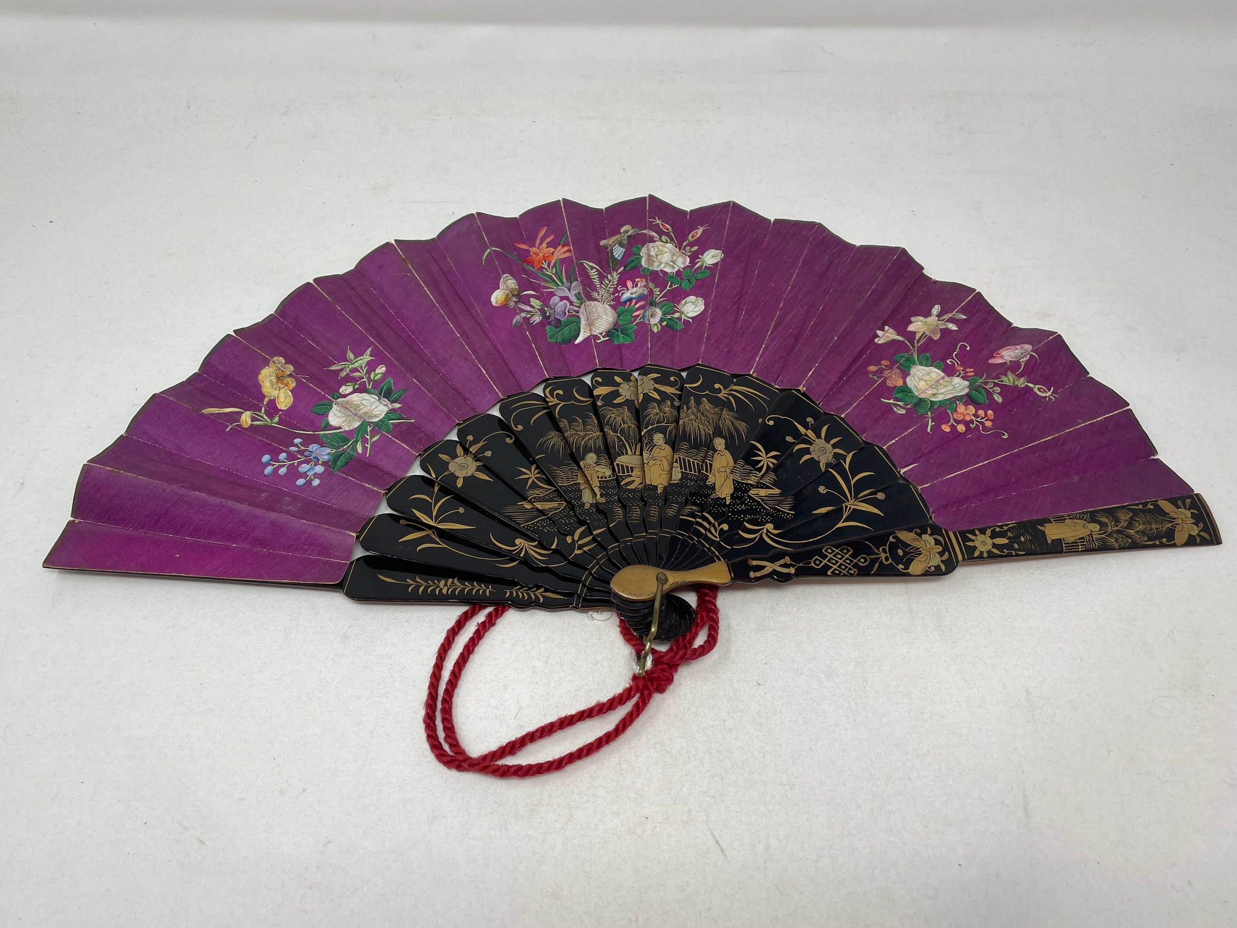 A lacquered fan, decorated figures, with the paper painted birds and flowers, 10 cm, and four - Image 7 of 11