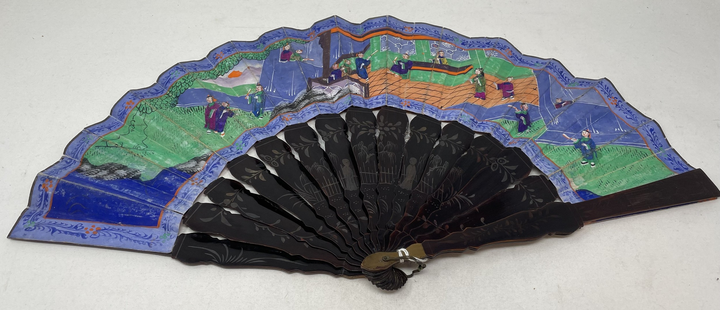 A lacquered fan, decorated figures, paper painted interior scene, 11 cm, boxed, and two other - Image 3 of 9